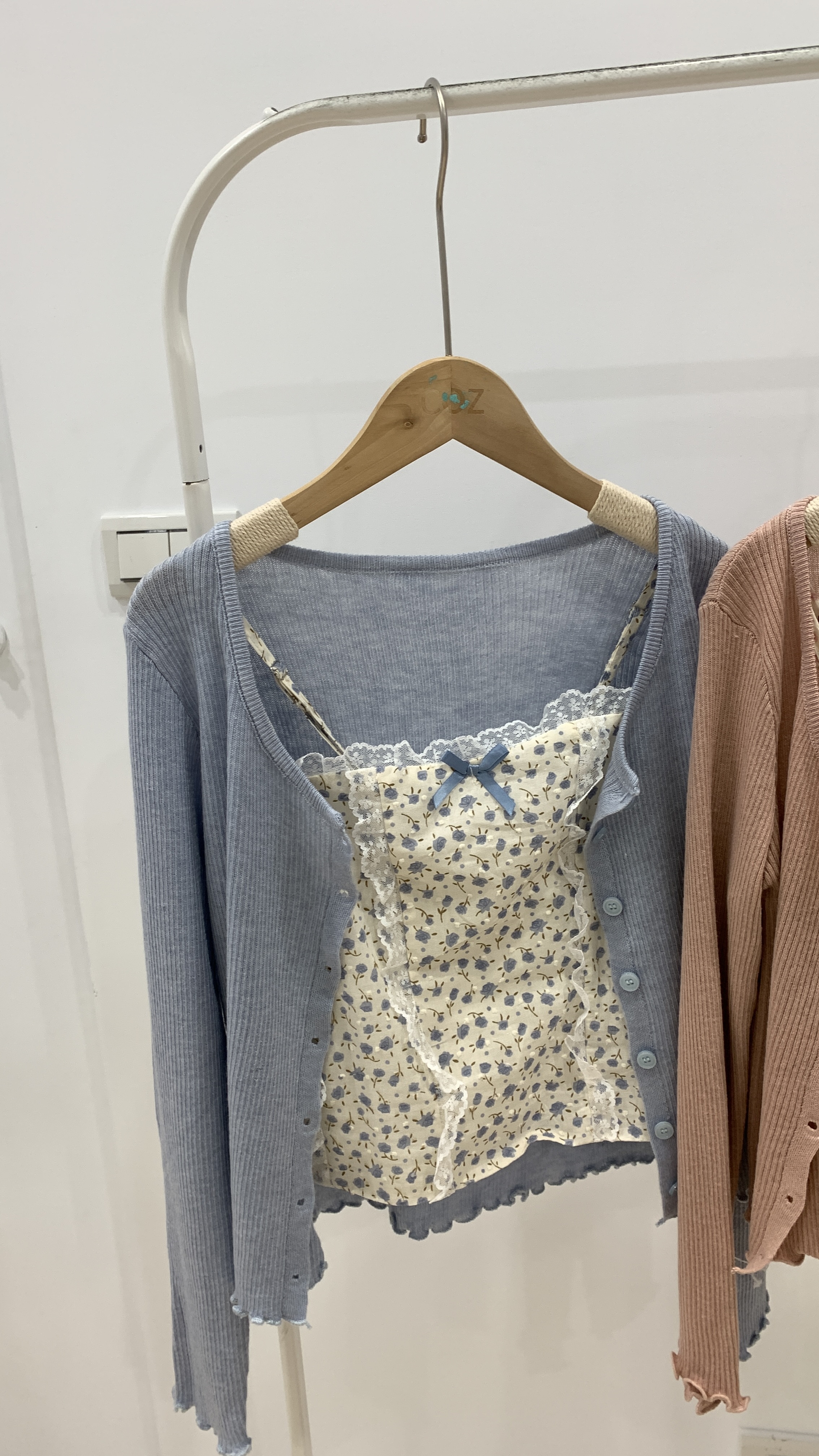 (1+1) 蕾絲小碎花細肩上衣 + 針織外套 SET_7703