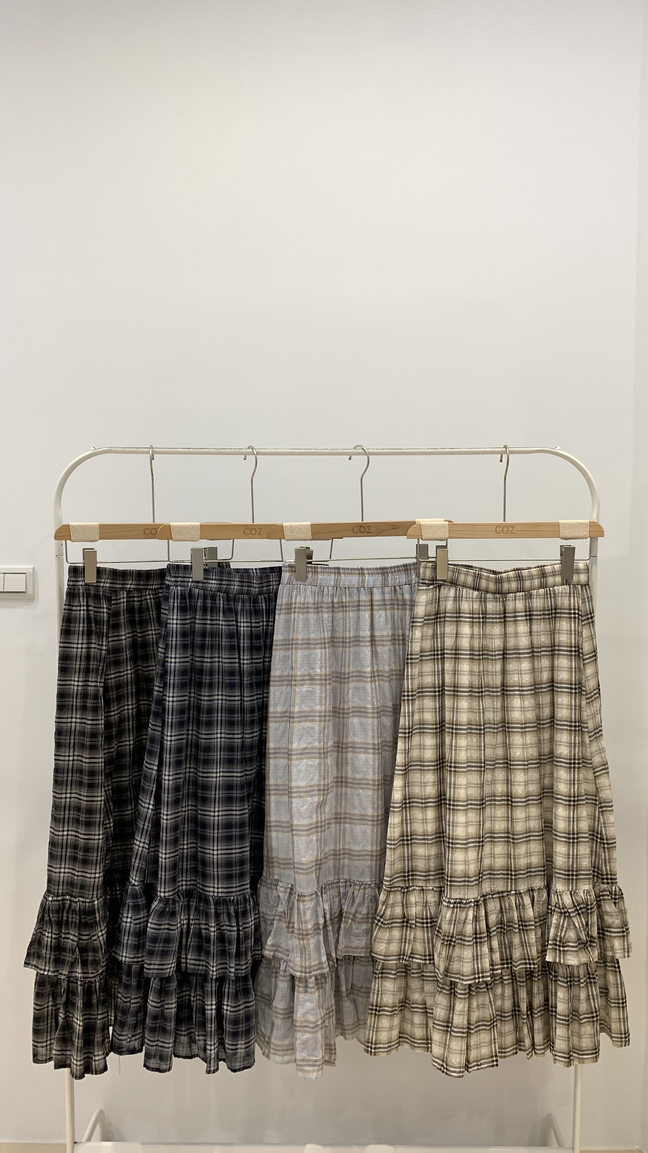 ( 版娘推薦) 穿搭滿分的格紋多層次荷葉長裙F size _2606