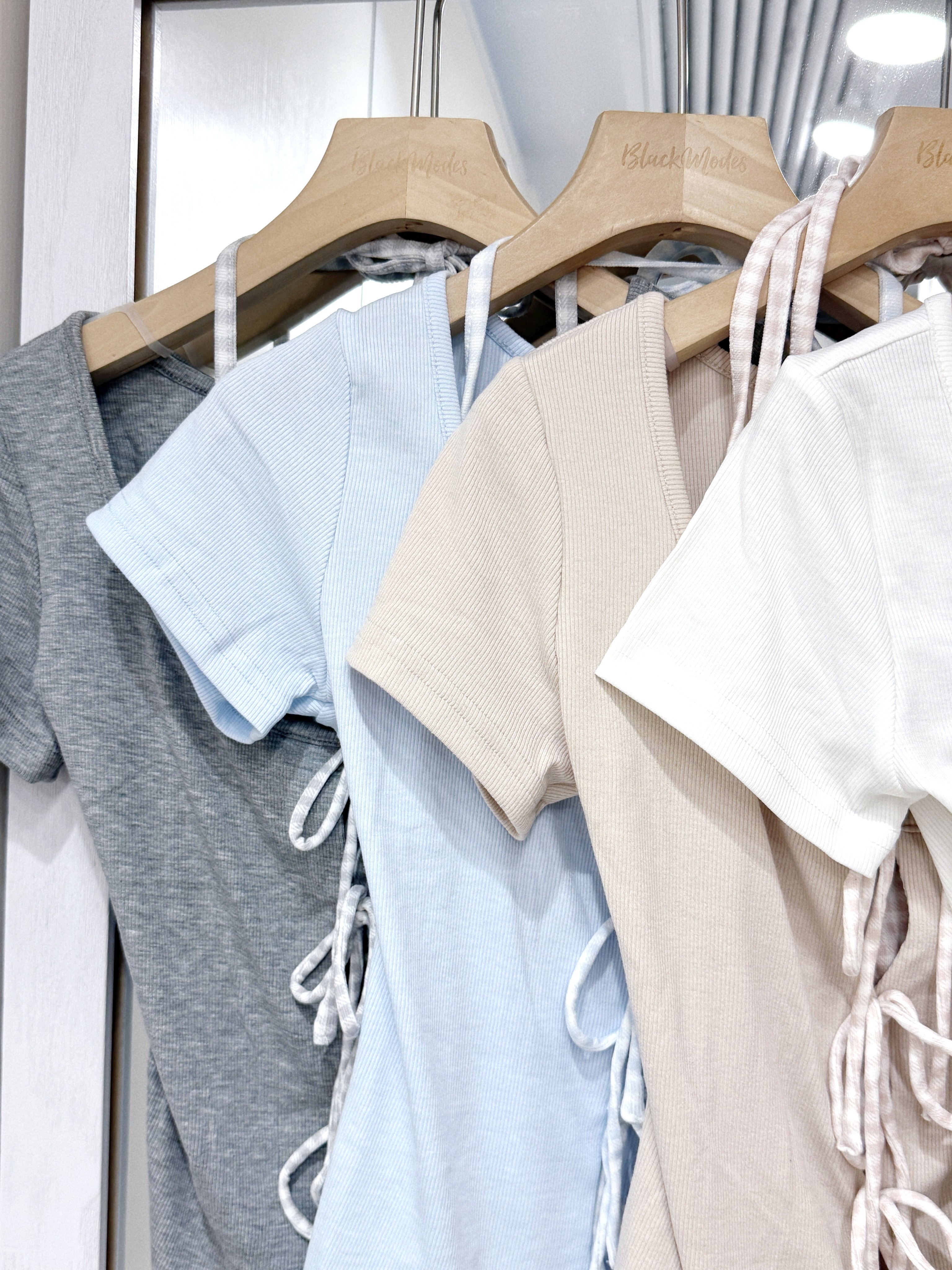 T1284｜粉色系˚˖🧚🏻₊˚ʚ格紋3小蝴蝶結假兩件上衣