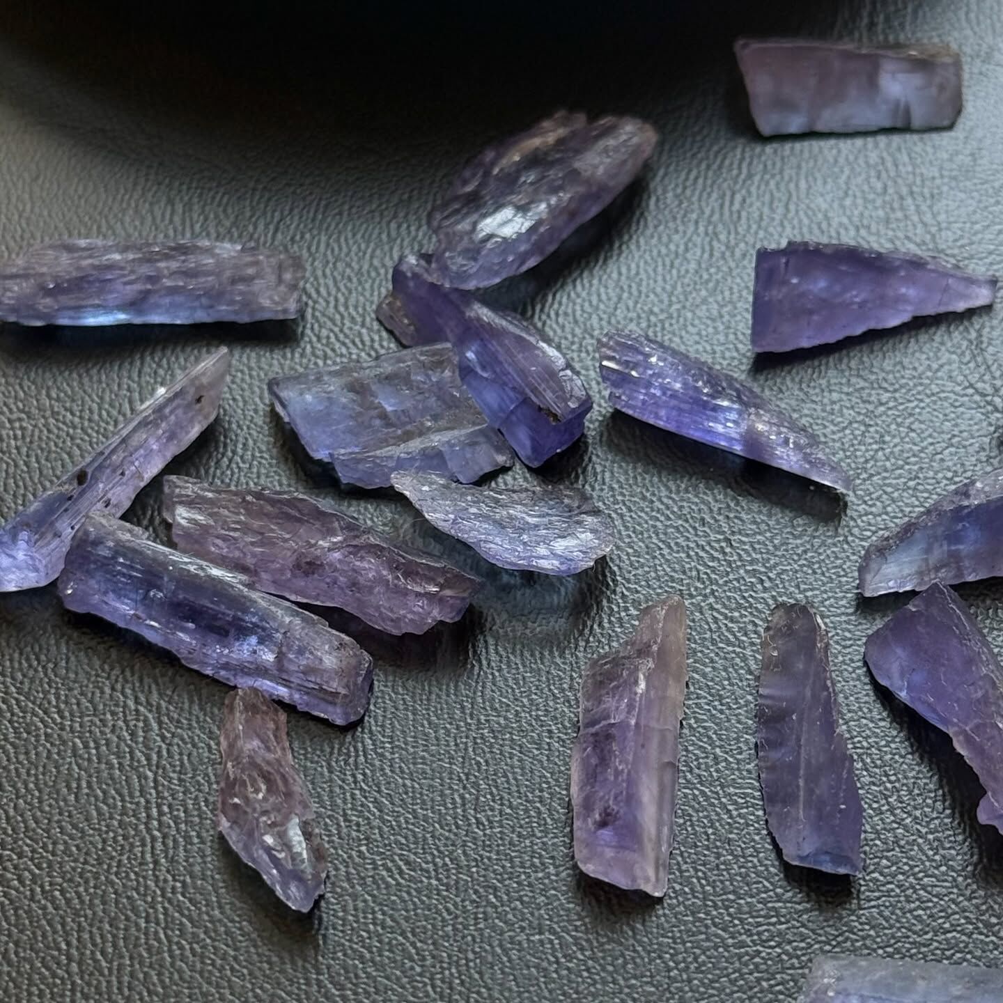 [原石] 坦桑石 原礦