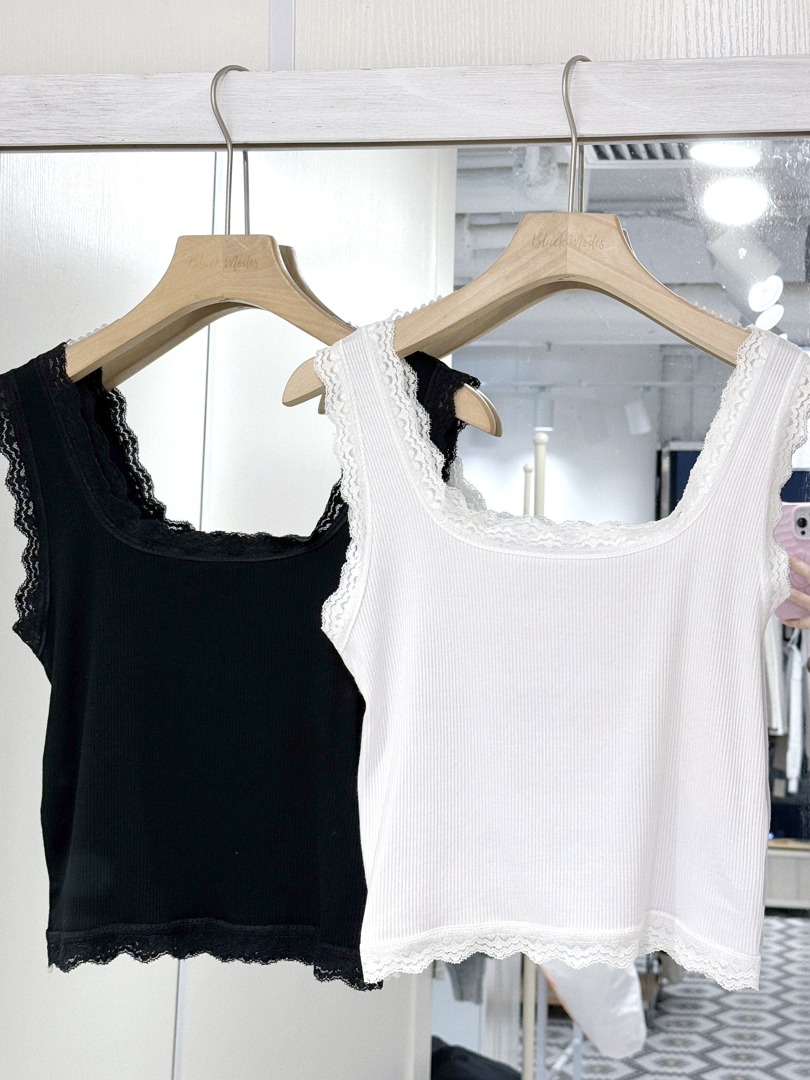 V0171｜可愛粗帶蕾絲邊短版背心*ੈ♡⸝⸝