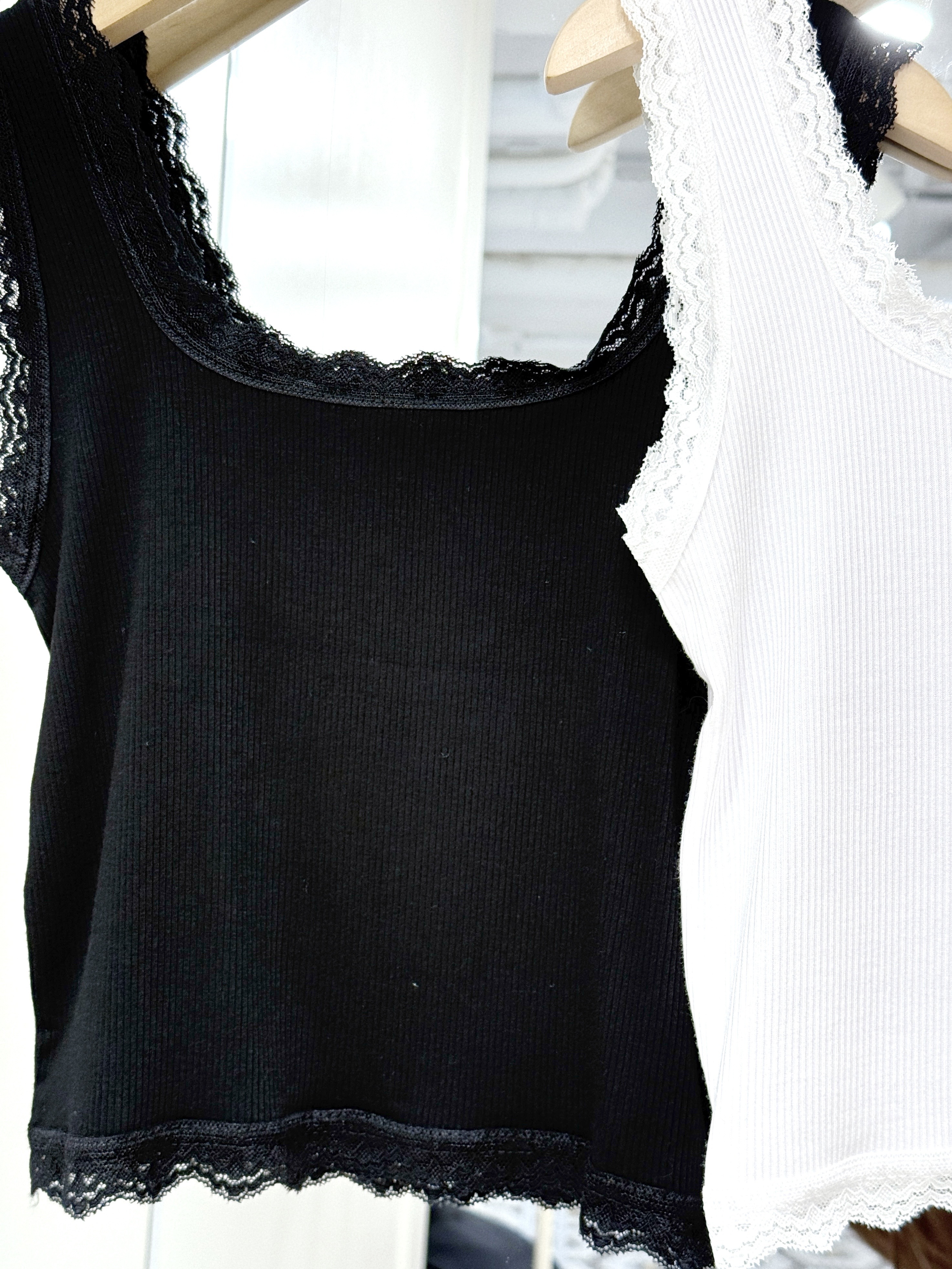 V0171｜可愛粗帶蕾絲邊短版背心*ੈ♡⸝⸝