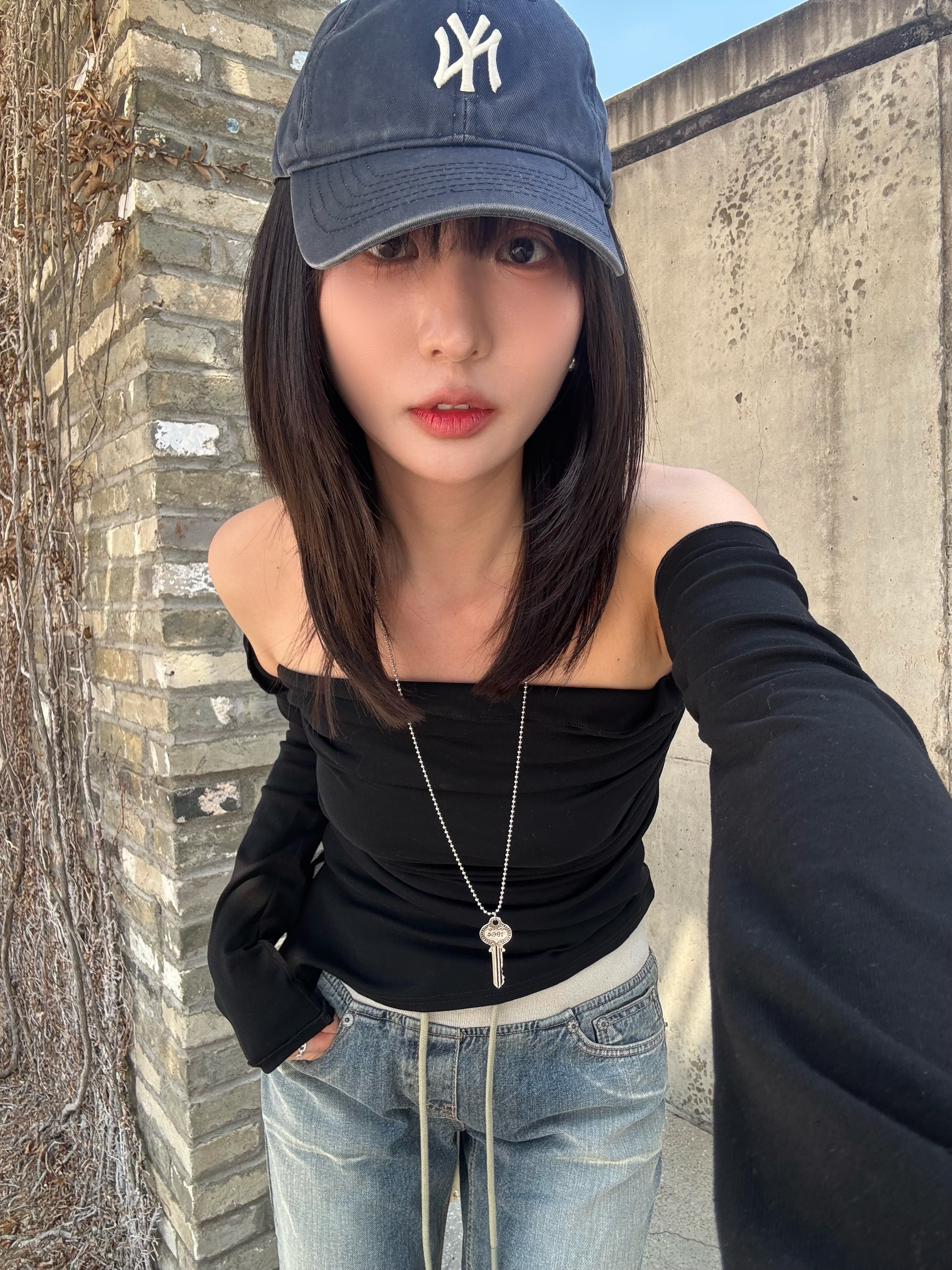 (訂購)個性設計感一字膊上衣 T260304(黑/灰藍)