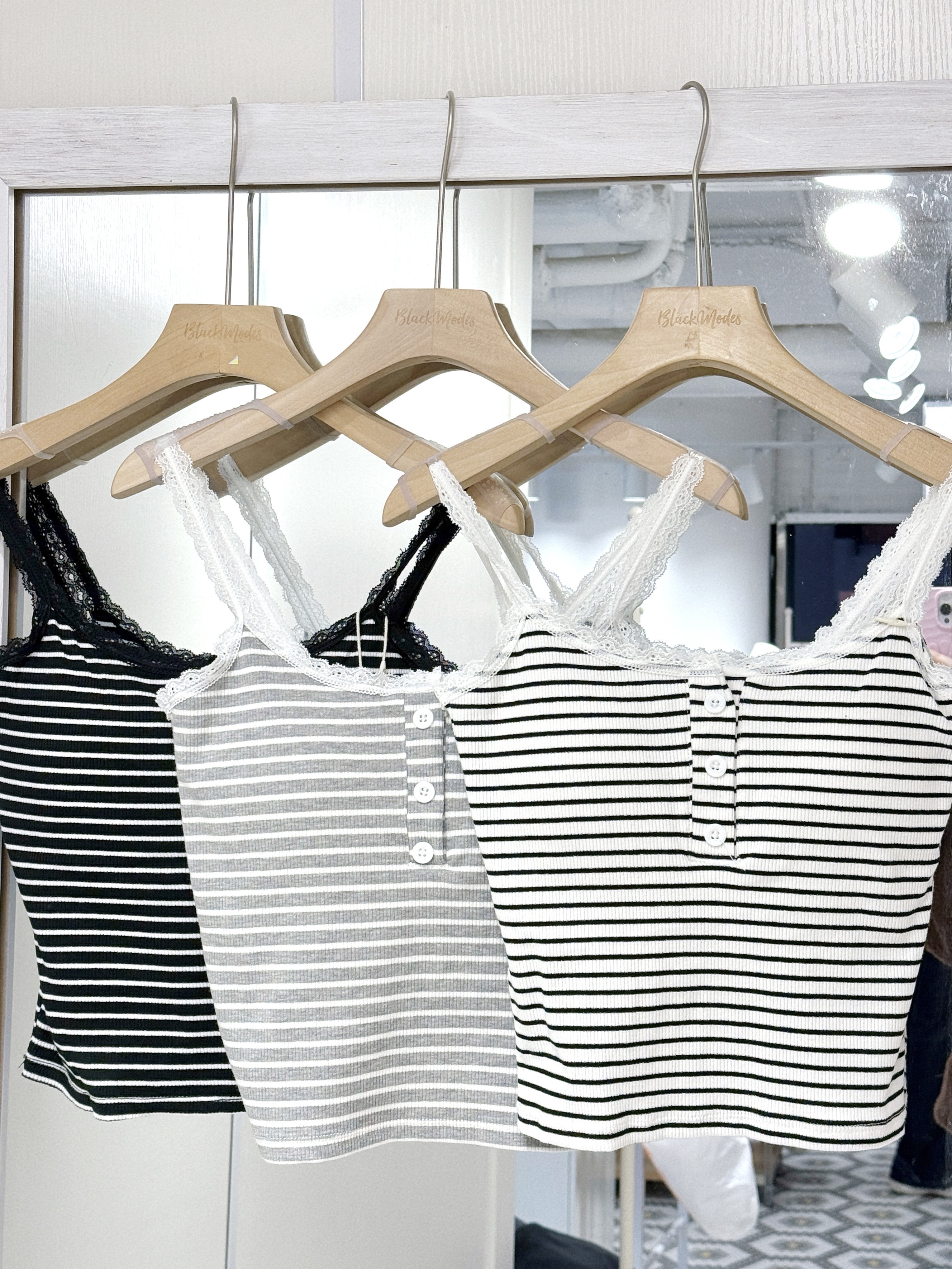 V0145｜回歸款👑⋆˙⟡ 超舒適涼感鈕扣蕾絲吊帶連墊BRA TOP