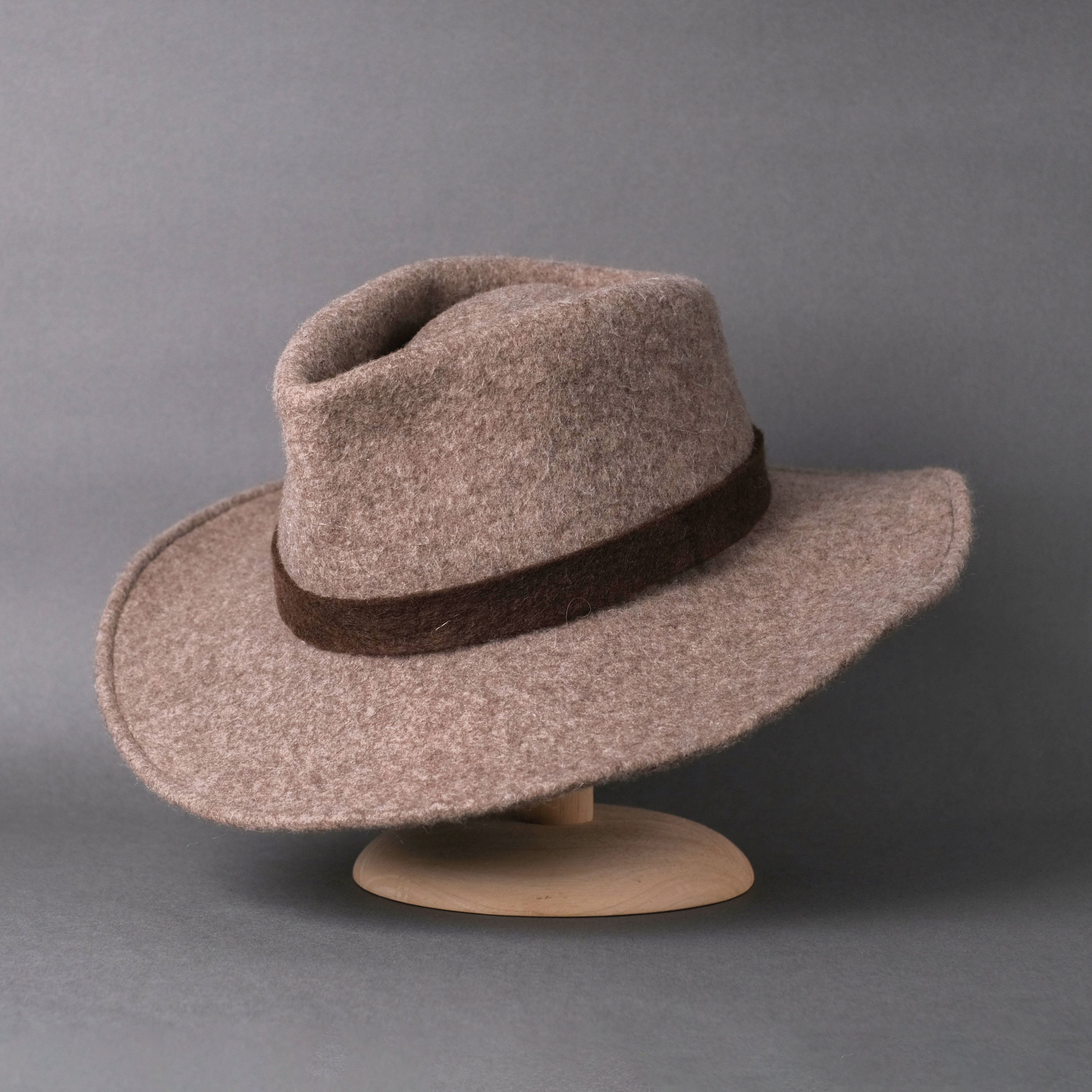 手工毛氈牛仔帽｜犛牛絨－灰色 (XL) 棕帽帶｜中國藏區