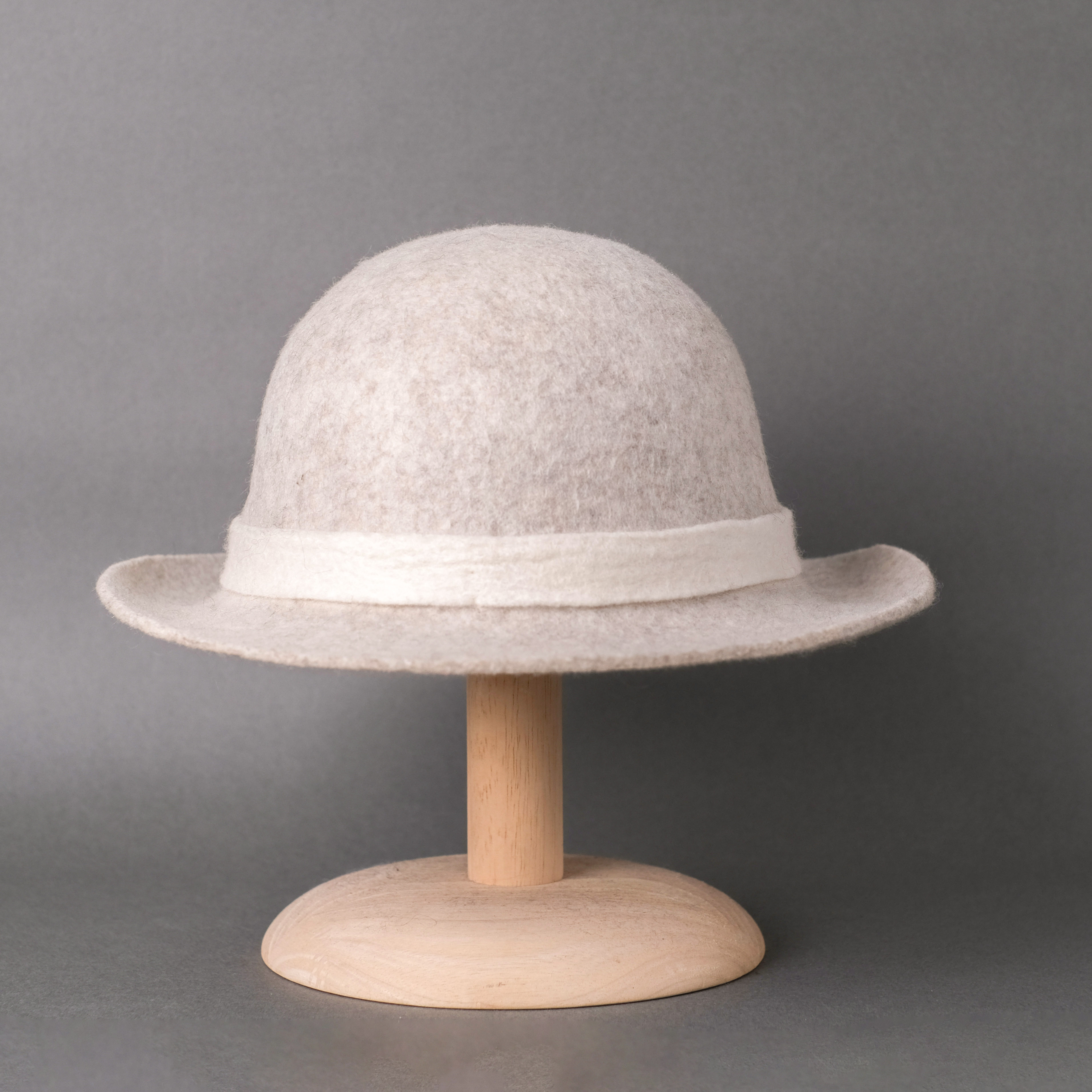 手工毛氈圓禮帽｜羊毛絨－白色 (M) 白帽帶｜中國藏區