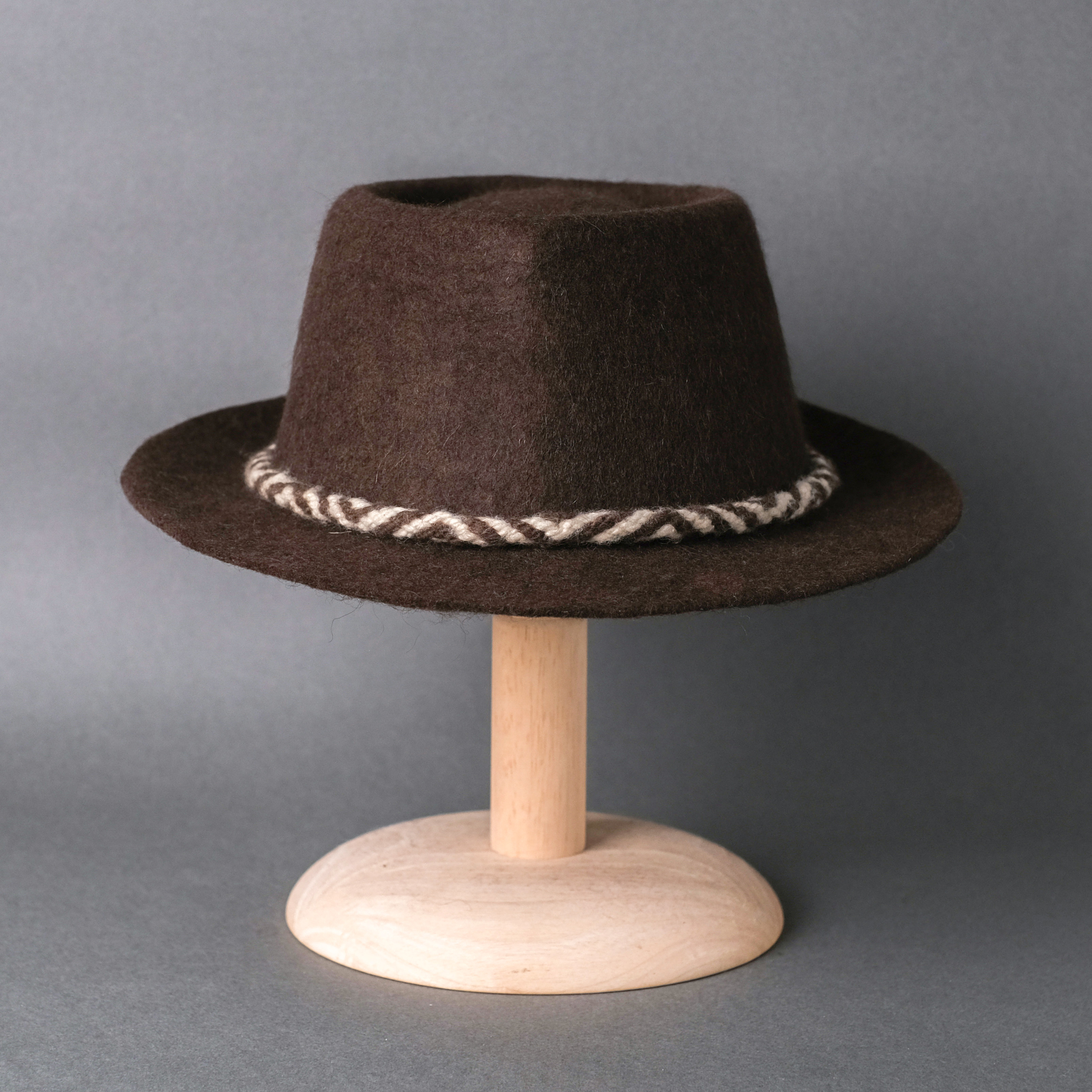 手工毛氈爵士帽｜氂牛絨－棕色 (M) 編織帽帶｜中國藏區