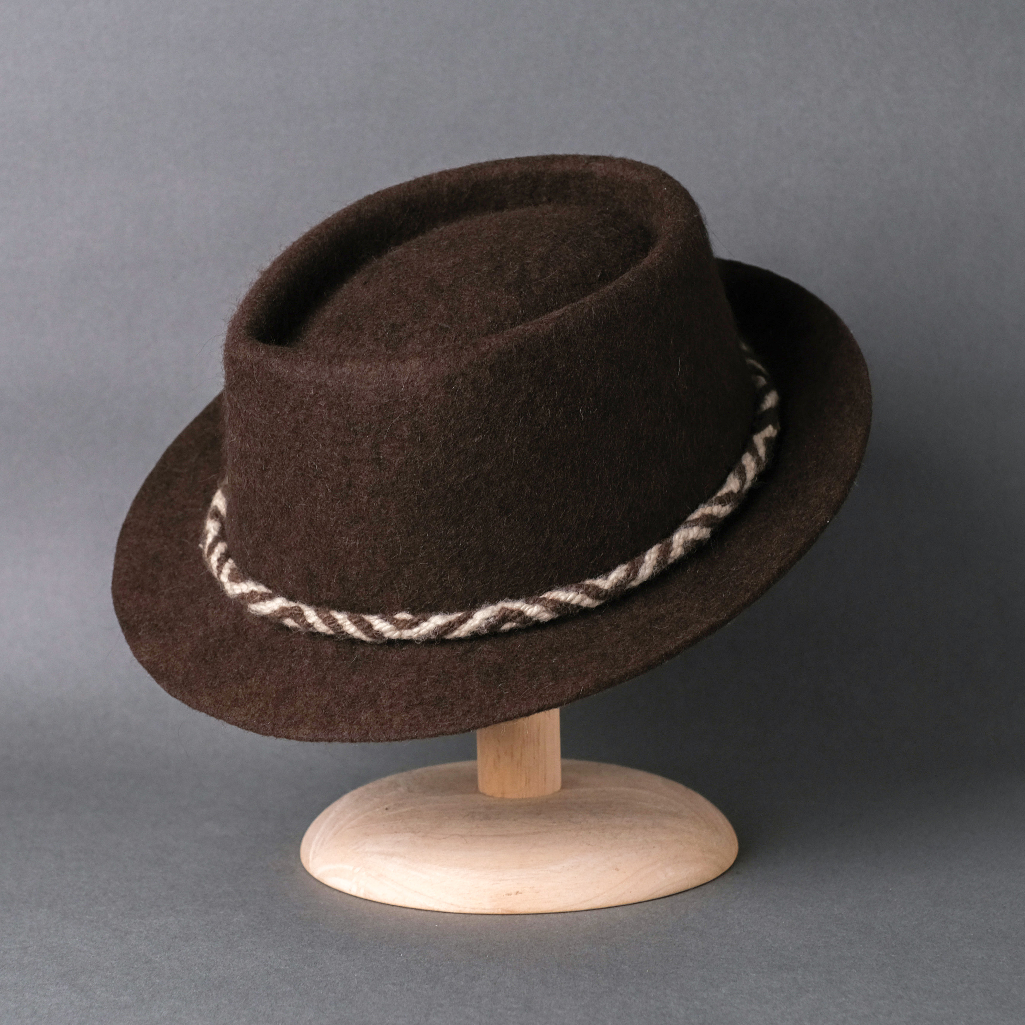 手工毛氈爵士帽｜氂牛絨－棕色 (M) 編織帽帶｜中國藏區