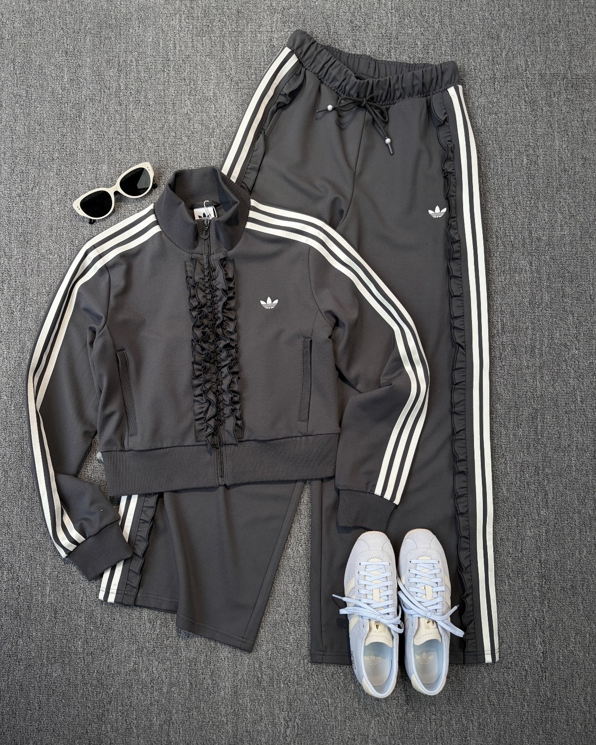 ADIDAS ORIGINALS RUFFLE TRACK TOP 花邊 荷葉邊 立領外套 拉鍊外套 短版 宋雨琦同款 女款 炭灰 KU9387 奶油摩卡 KU9388 / 調貨