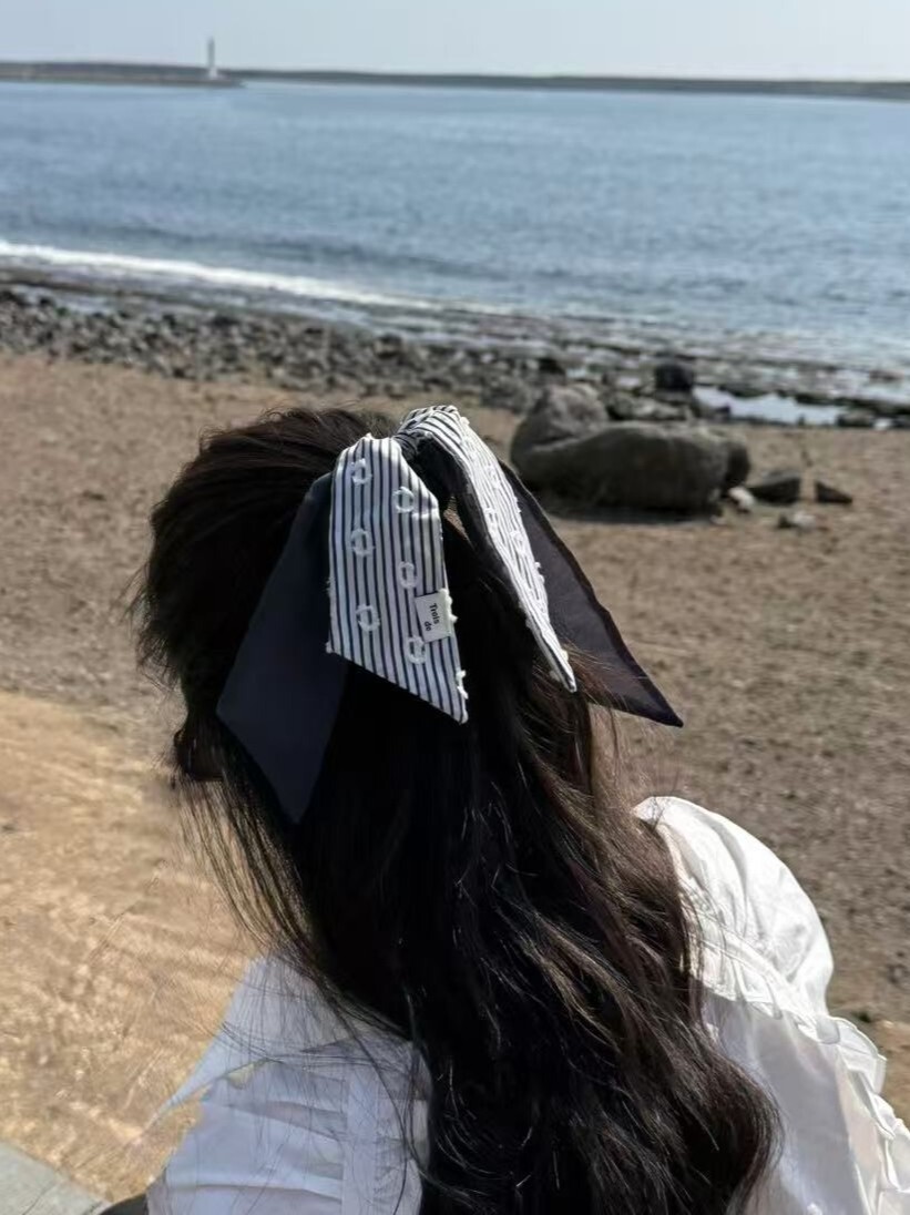 25B302 本期推薦!學院感條紋垂帶髮圈