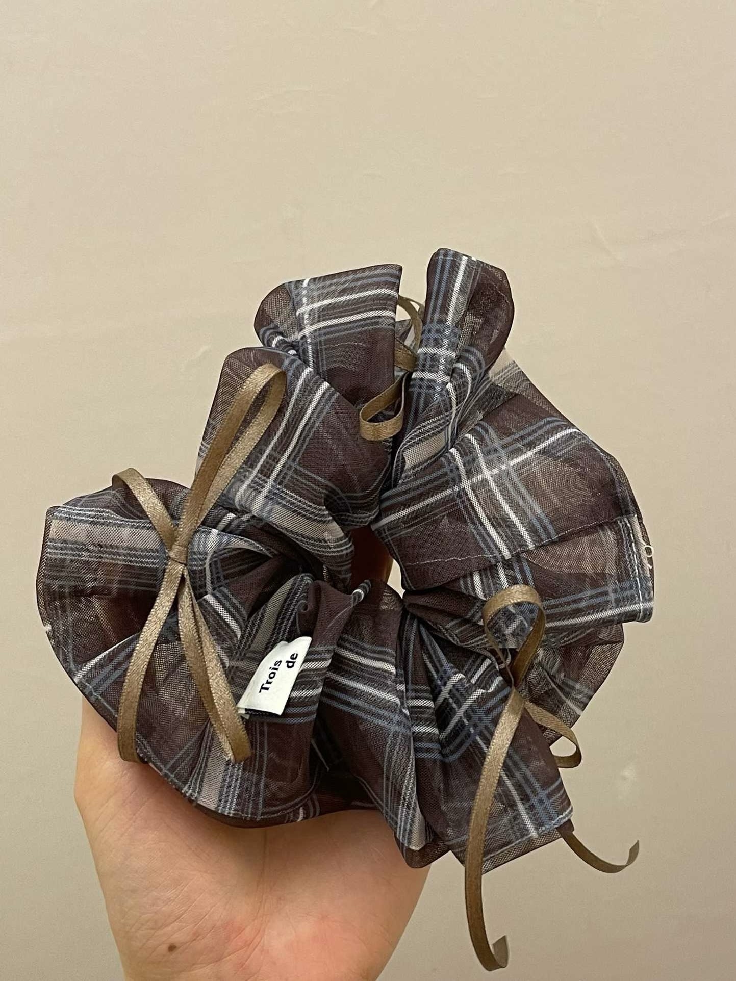 26B304 本期推薦!藍莓巧克力質感透紗格紋髮圈/大腸圈