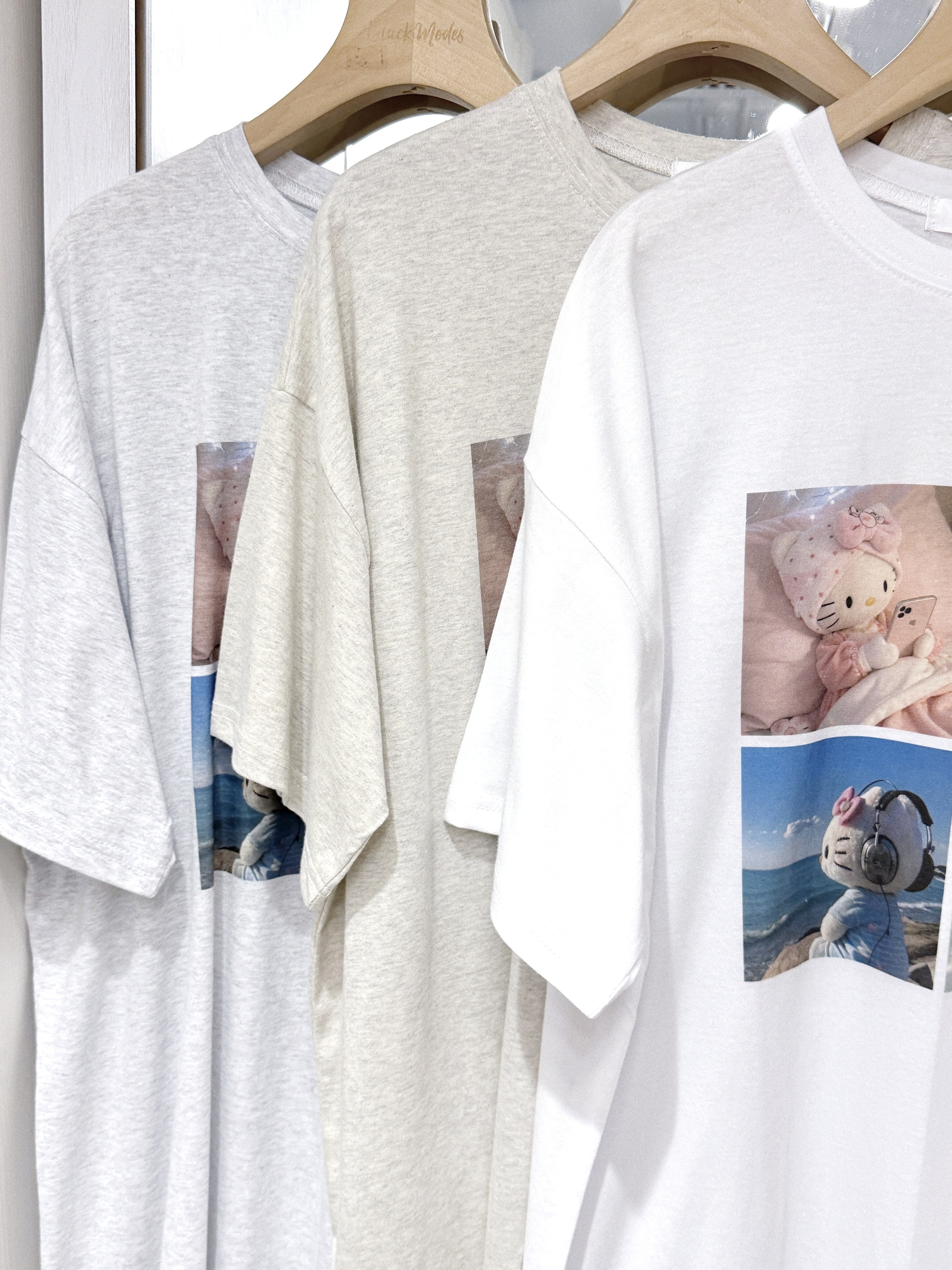 T1286｜4宮格の休閑下海潛水Hello Kitty TEE ≽^• ˕ • ྀི≼🎀