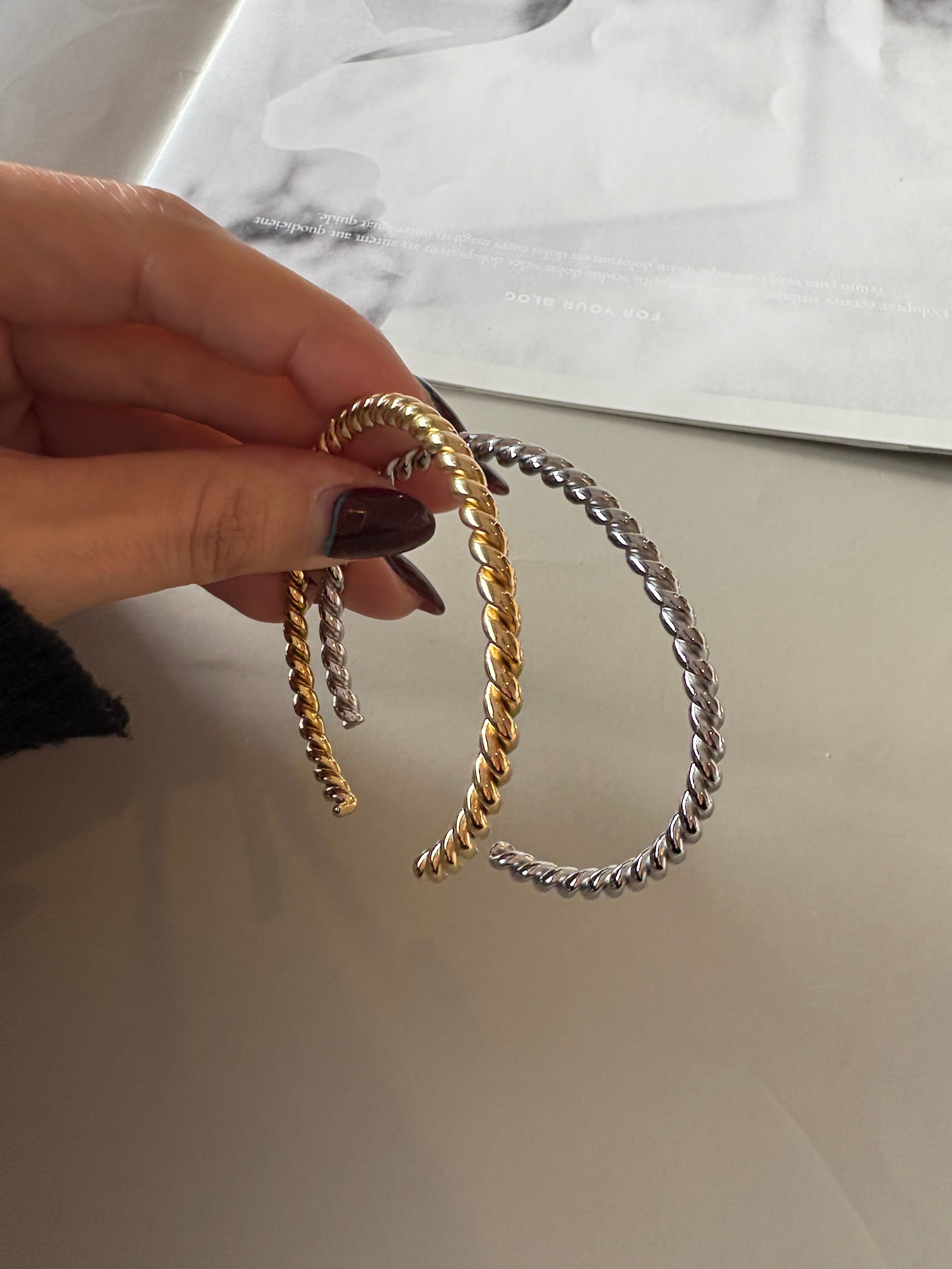 twist bangle