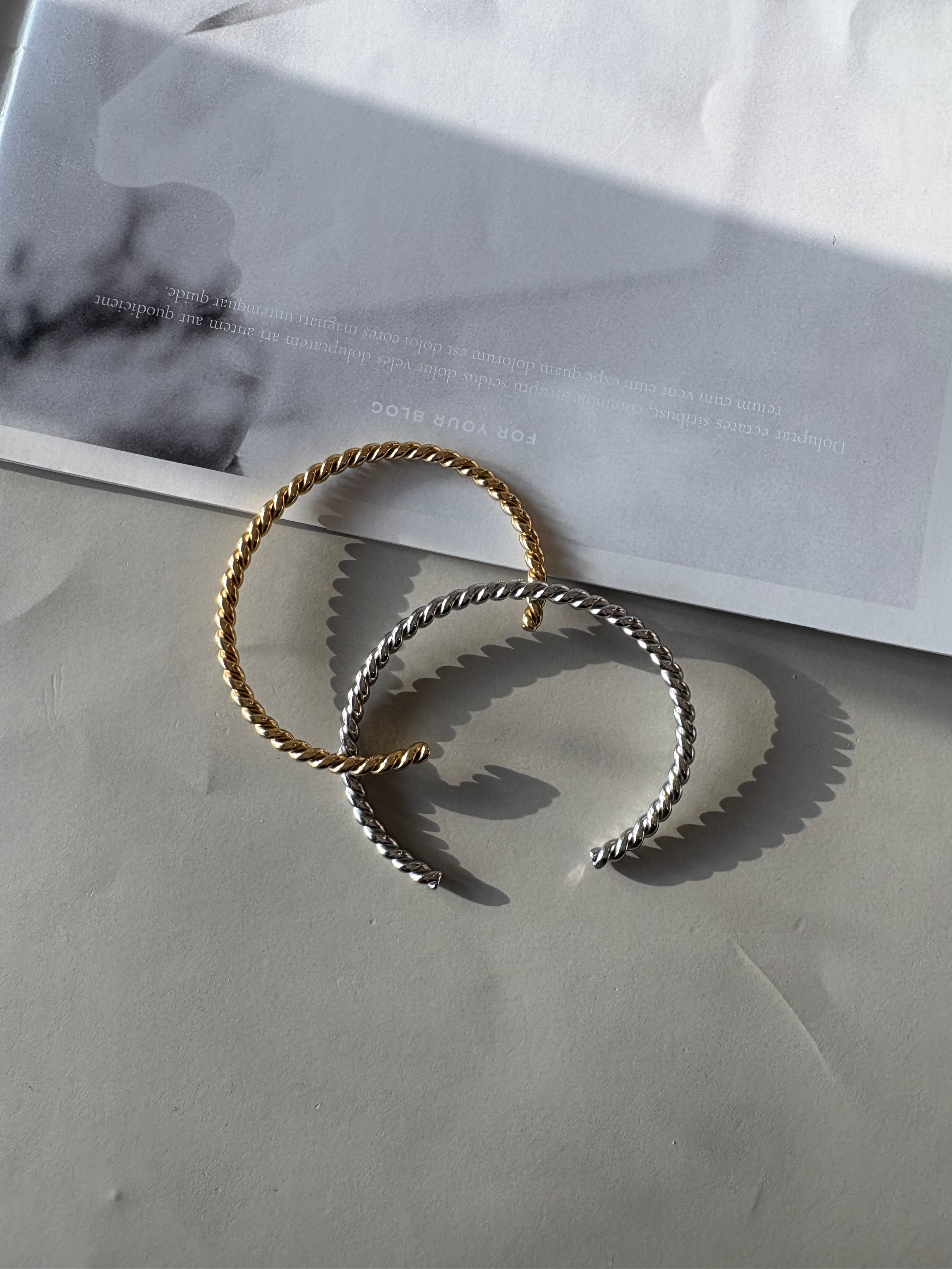 twist bangle
