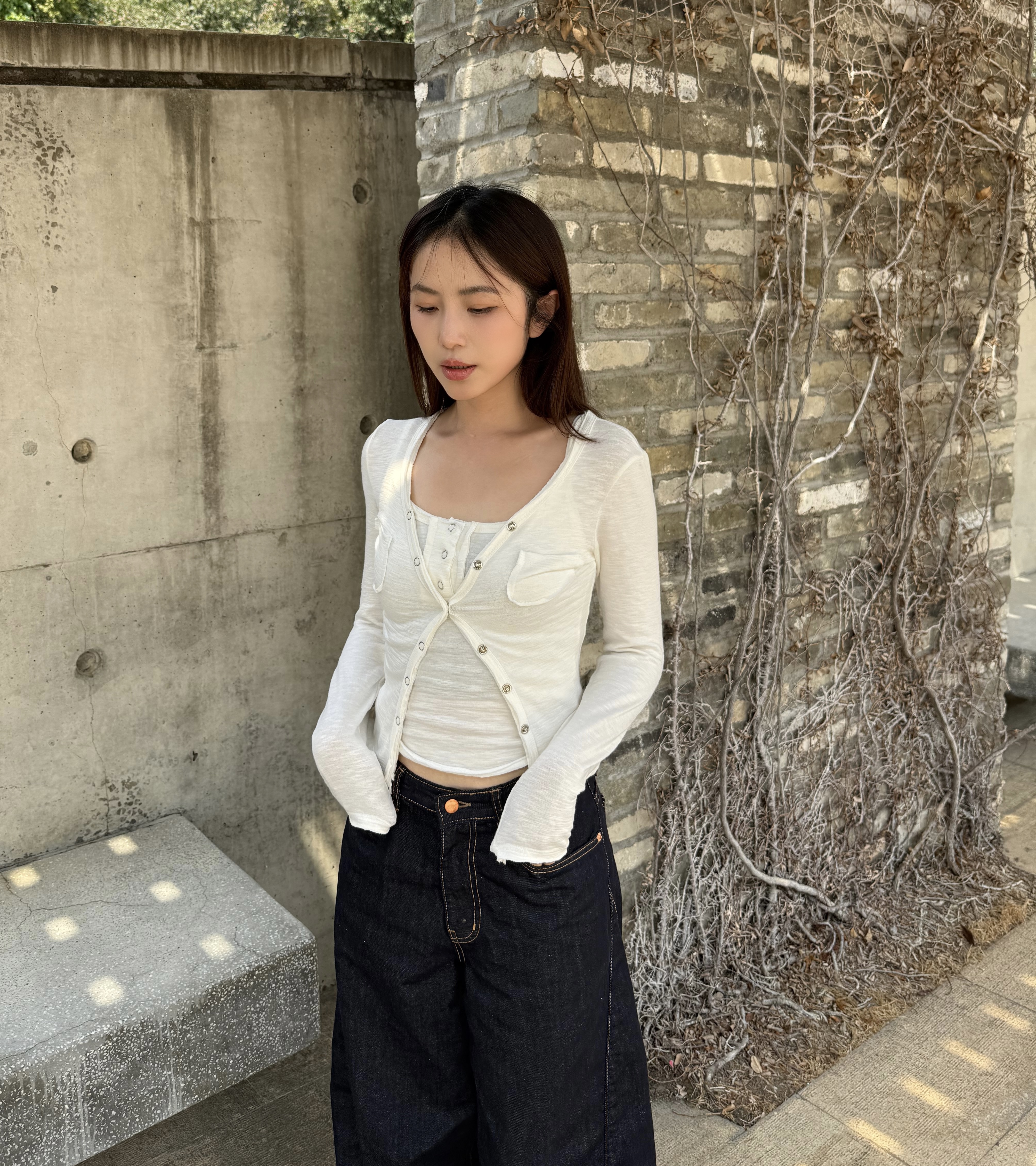 (訂購)薄身鈕扣背心外套套裝 T260308(白/黑)