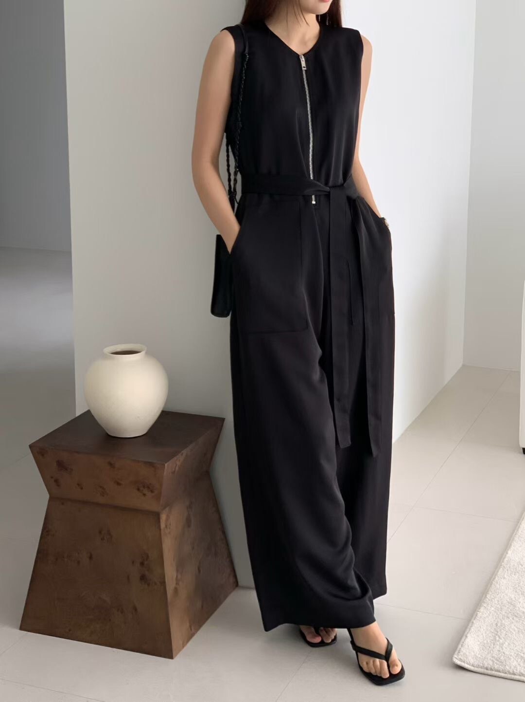 大口袋拉鍊造型圓領背心連身長褲-附綁帶 / 2色
