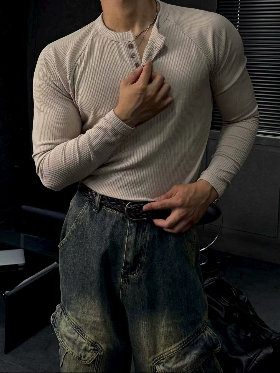 插肩袖亨利領肌肉T恤