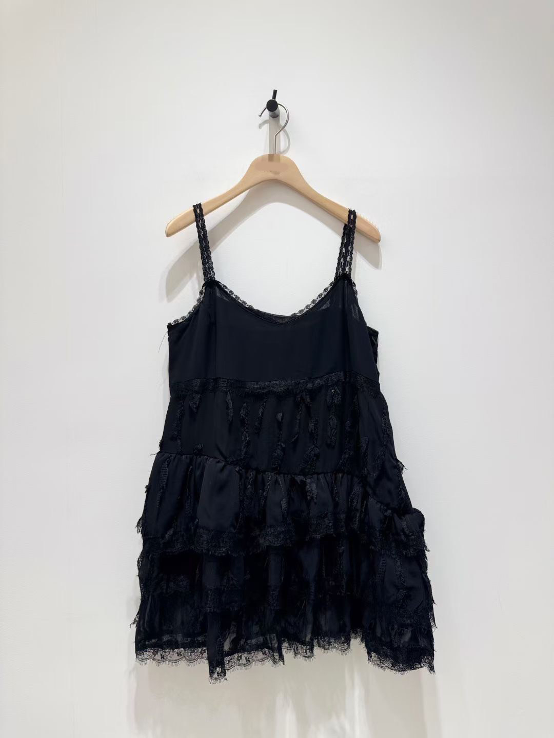 甜美女子細肩帶層次蛋糕裙擺短洋裝 / 2色