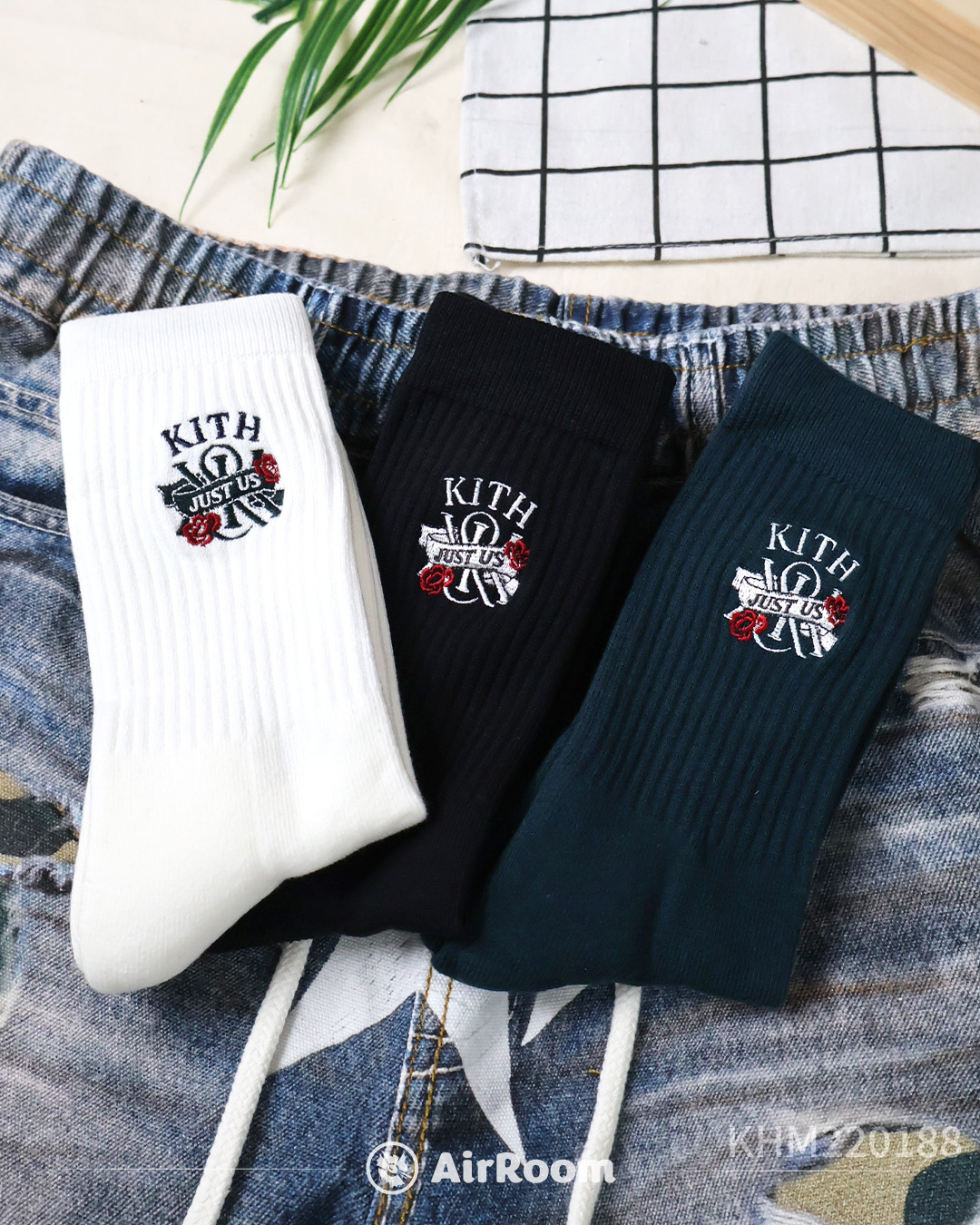2025AW Kith Just Us 3-Pack Cotton Crew Socks 新款 刺繡 LOGO 長襪 襪子 三色一包 現貨 KHM220166