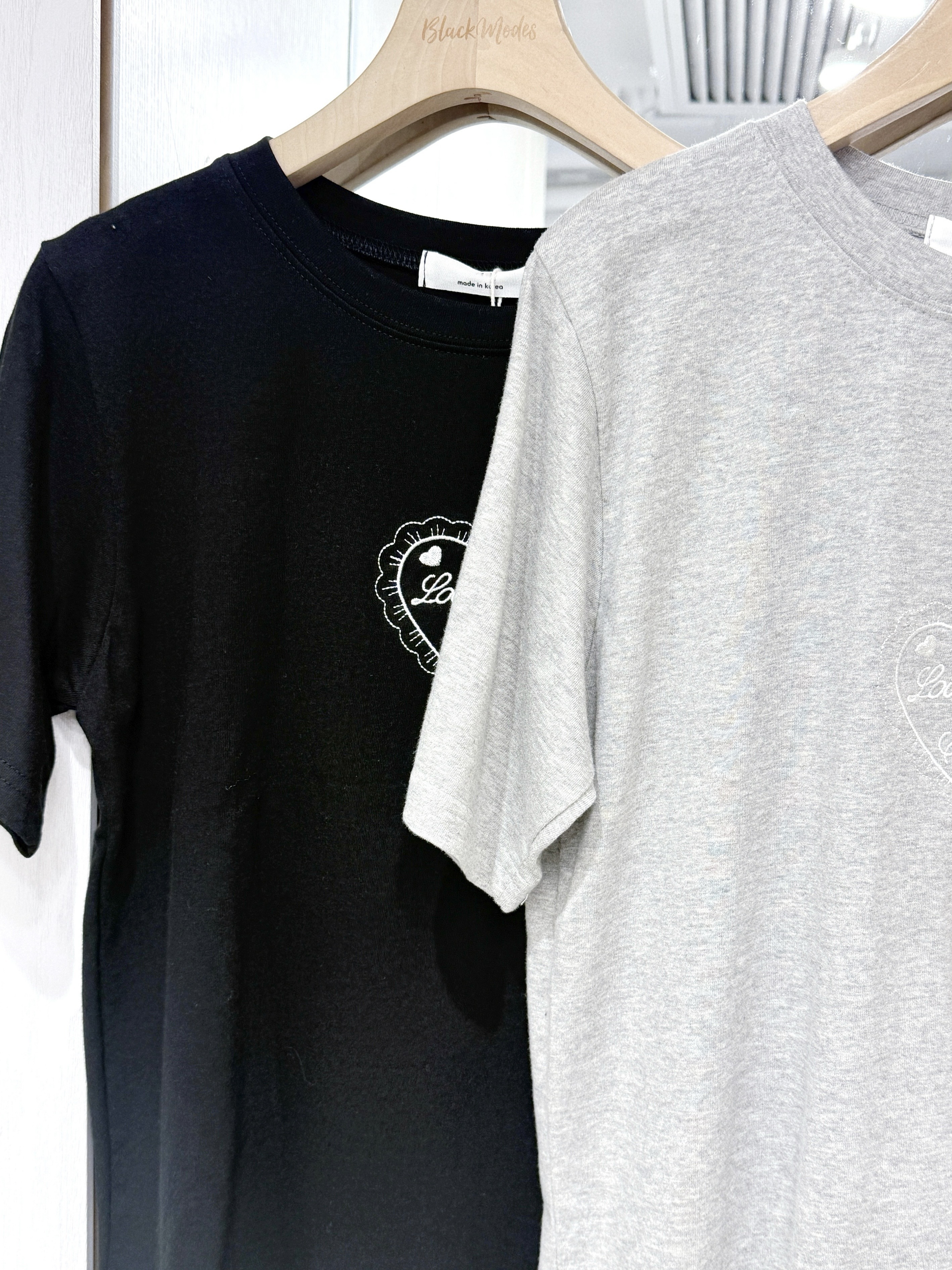 T1304｜極簡系⋆.˚ 花邊心心刺繡Lovely Lord Amles TEE