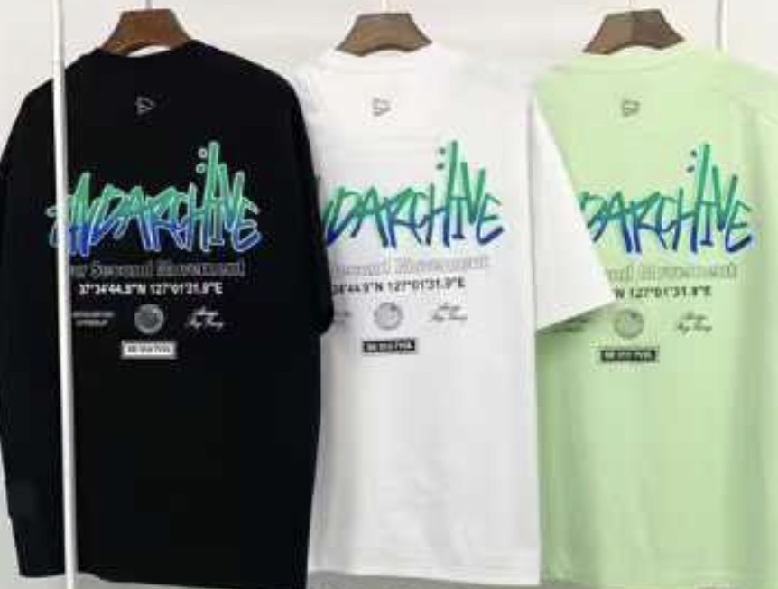 BO2631934 後背彩英文漸變TEE