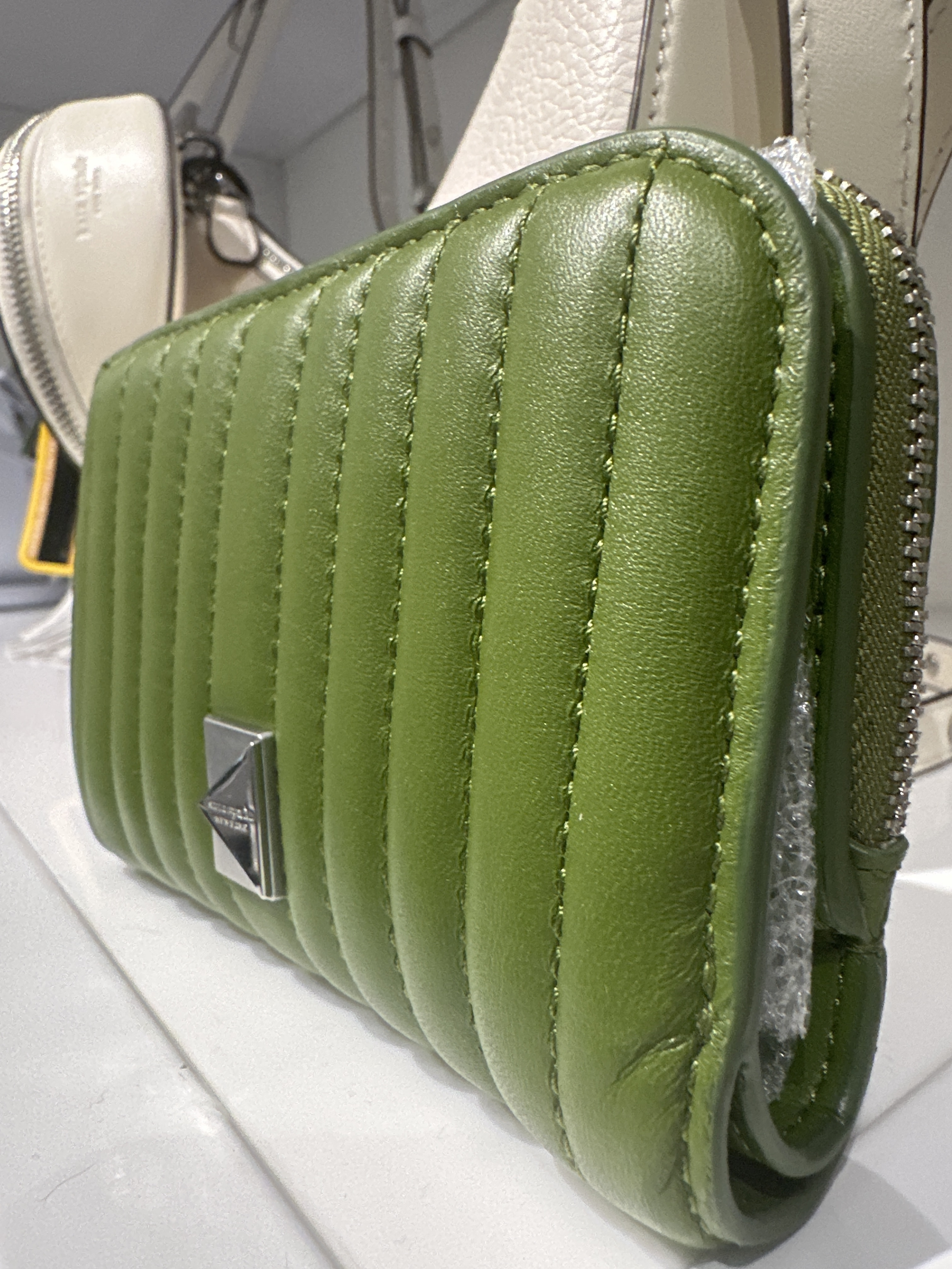 RQ19 KS 專門店 橄欖綠色壓線中銀包 Deco Quilted Compact Wallet
