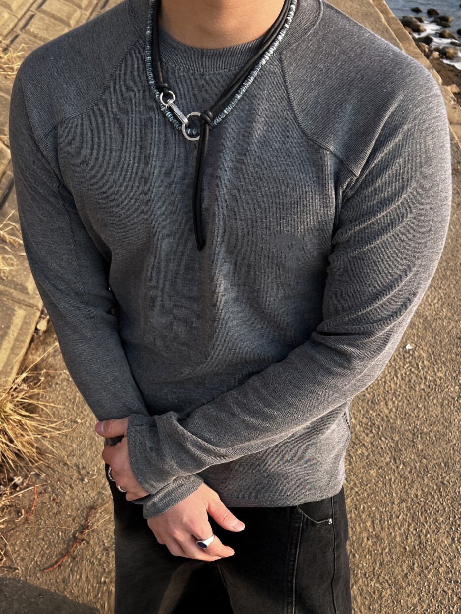 科技肩部圓領修身長袖T卹