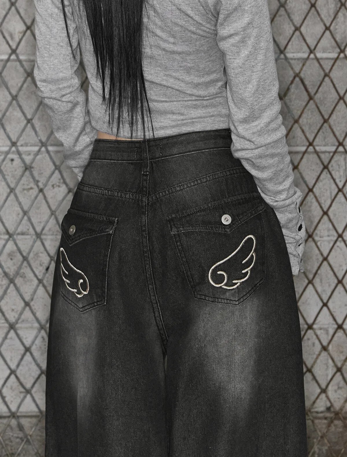 Looxp - Angel Wing Washing Back Pocket Wide Denim (Black Blue)