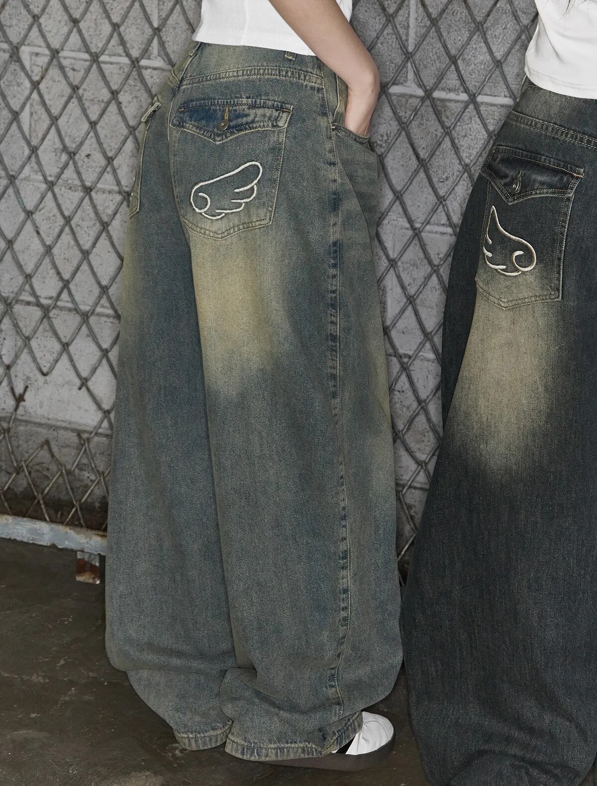 Looxp - Angel Wing Washing Back Pocket Wide Denim (Vintage Medium Blue)