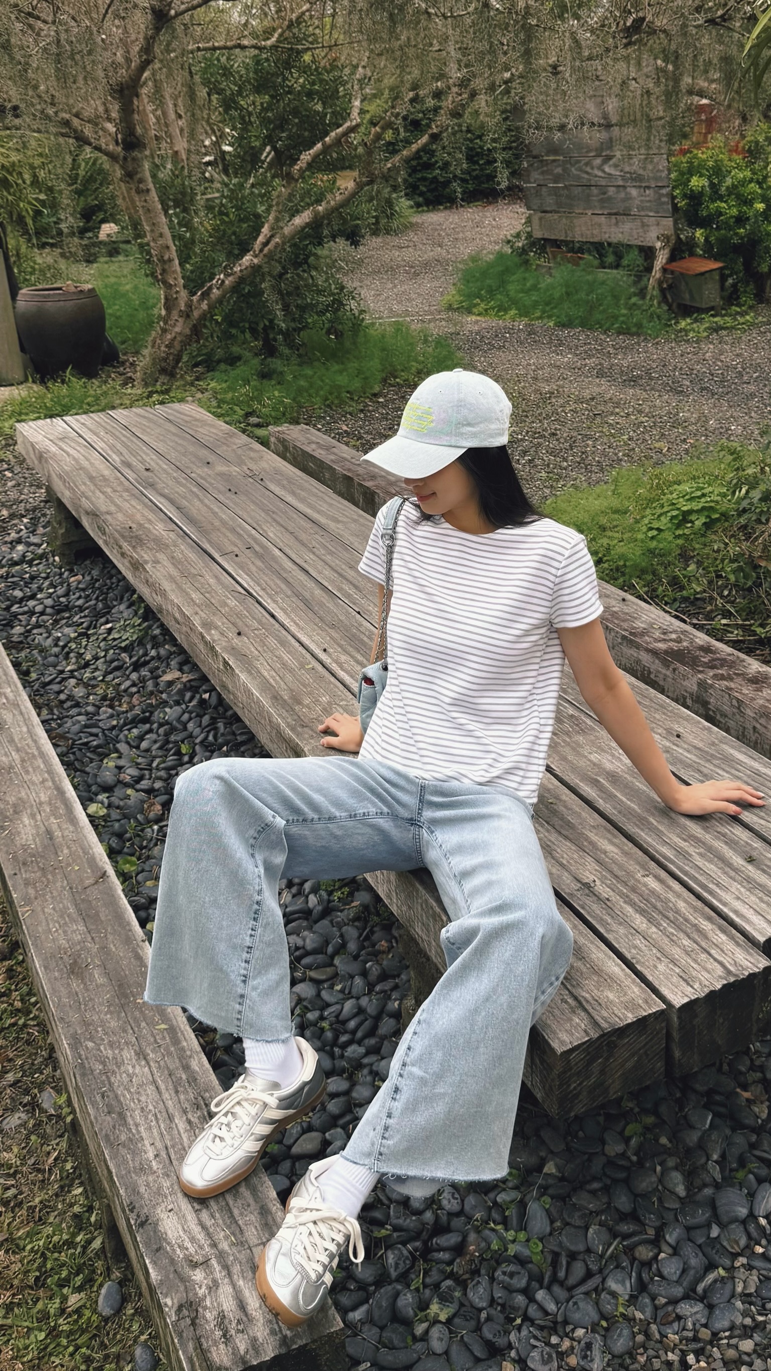 薄料刷色直筒牛仔褲