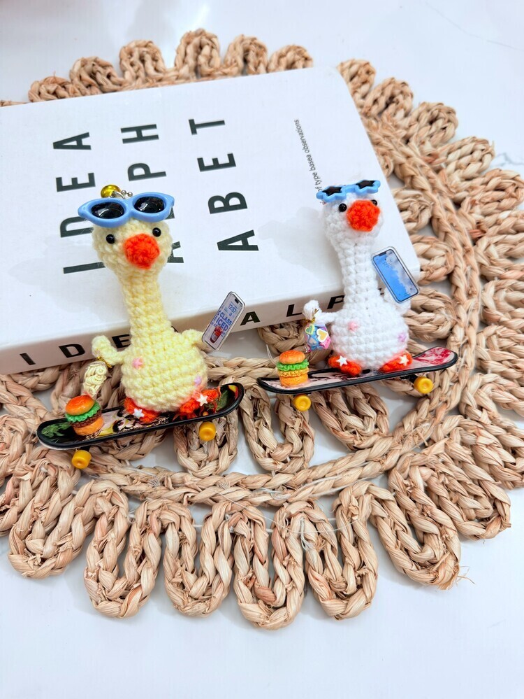 滑板浮誇鴨子吊飾((配件隨機))