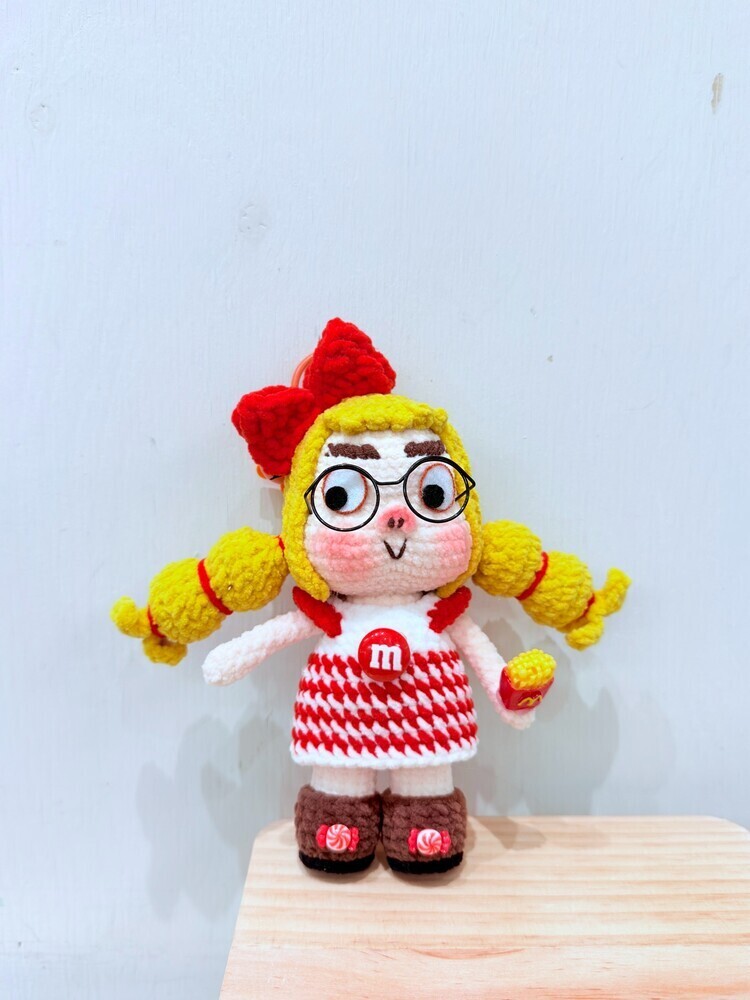 紅蝴蝶結黃髮女孩醜娃吊飾-6號『約12-14cm』