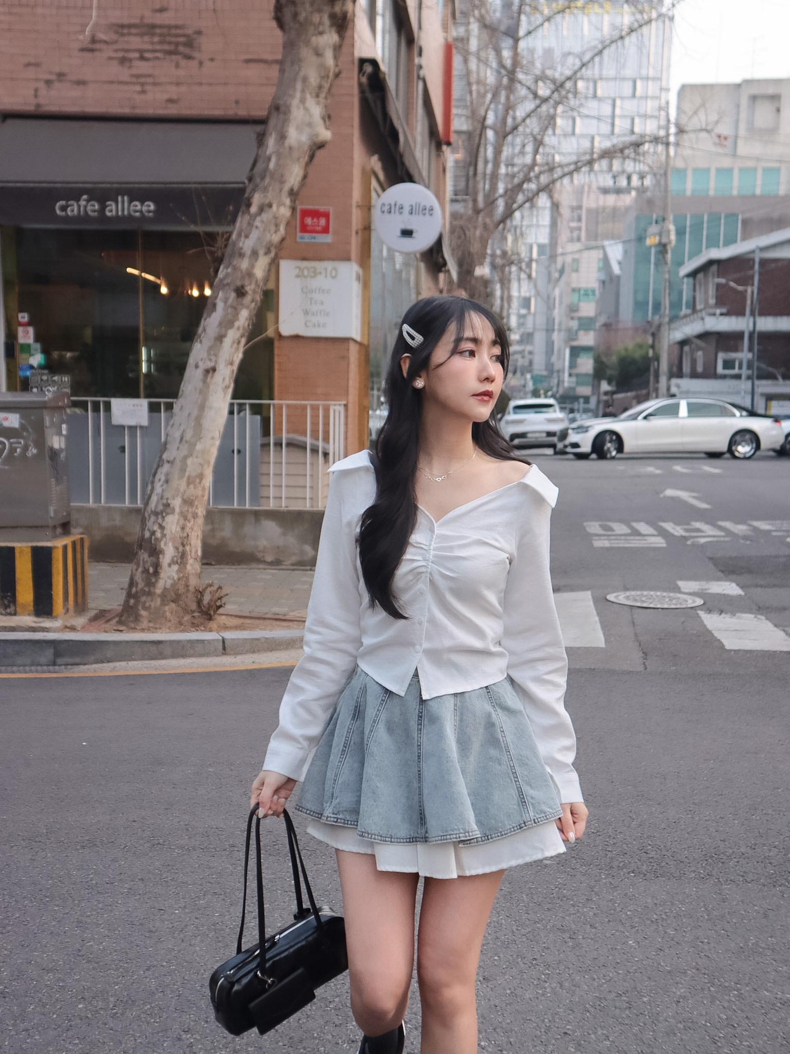 26B104 本期推薦! 逆天比例胸抓皺V領後綁帶襯衫