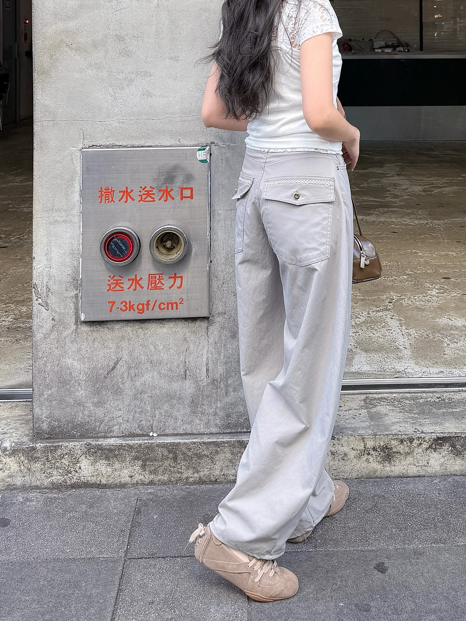 26B115 自留推薦 輕盈時髦口袋鉚釘裝飾錐形褲