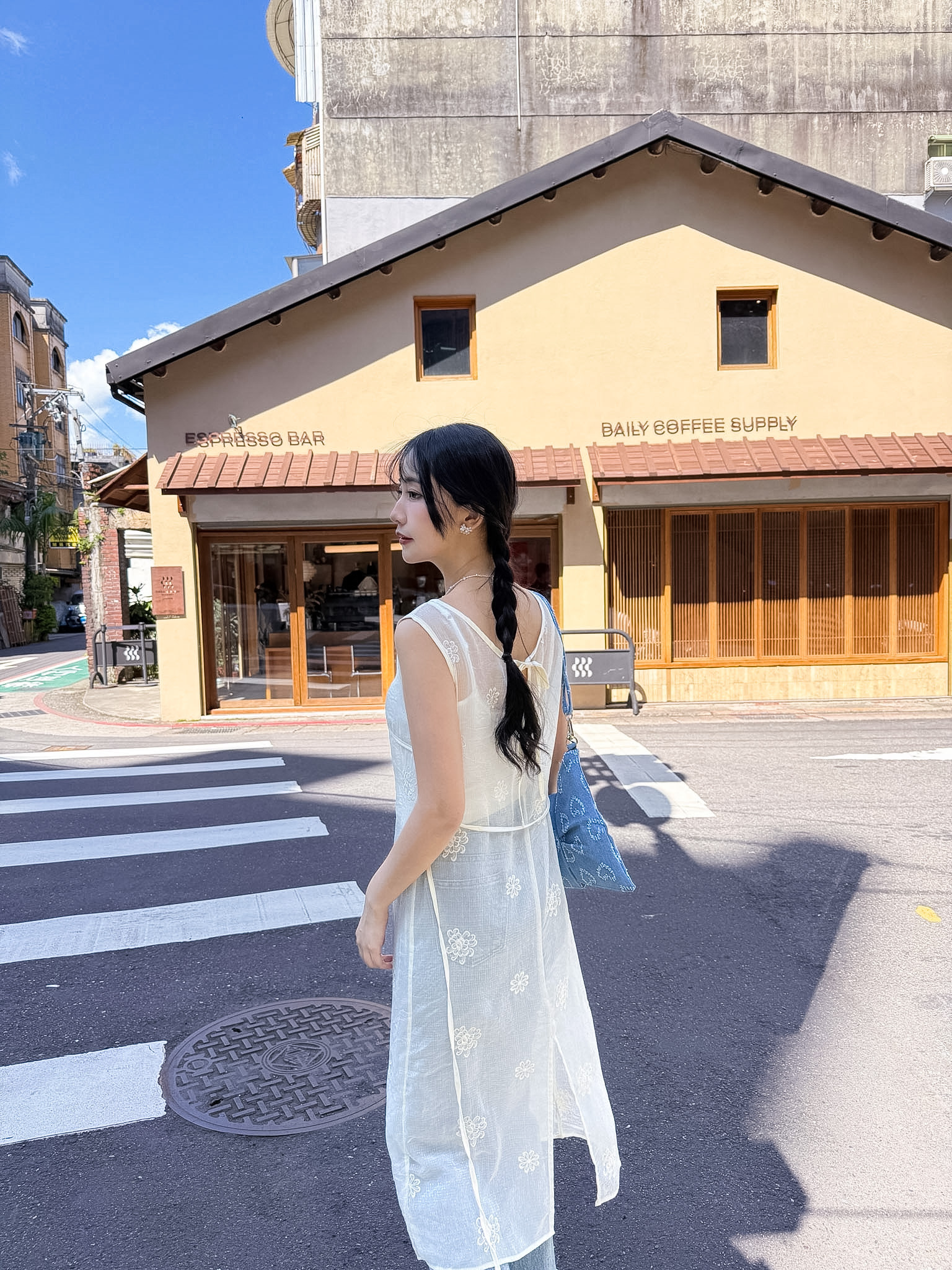 26B121 與莫內的早晨邂逅 前後兩穿透膚花花長背心 (韓國布料)