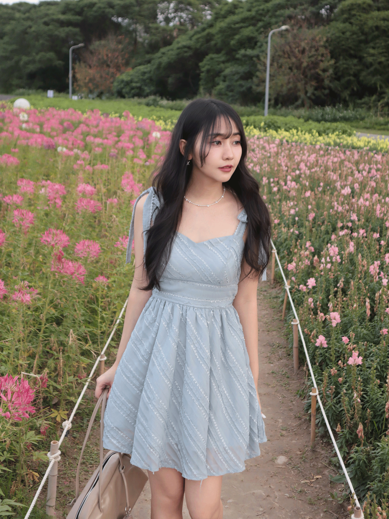 26B204 布拉格假期_肩膀蝴蝶結蕾絲紋雪紡縮腰顯瘦小洋裝/短洋