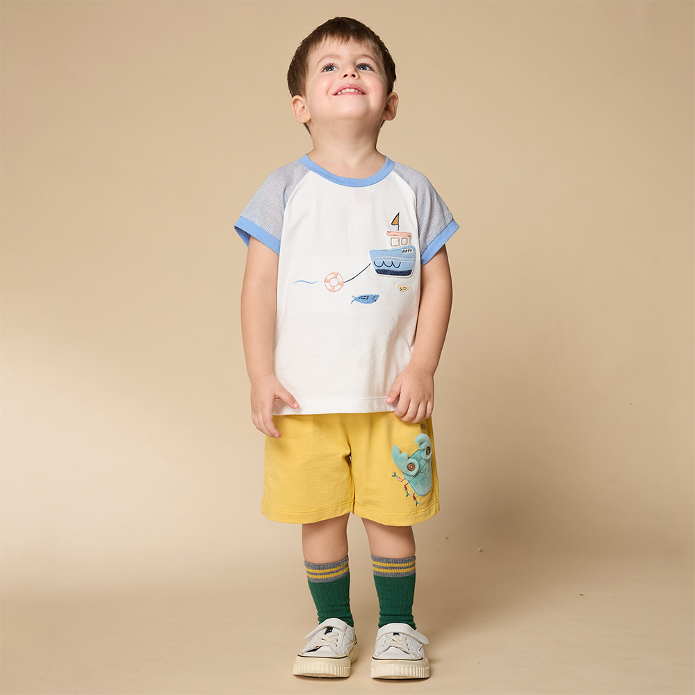 PIPPY 活潑袖口剪接小帆船繡標短袖上衣 白