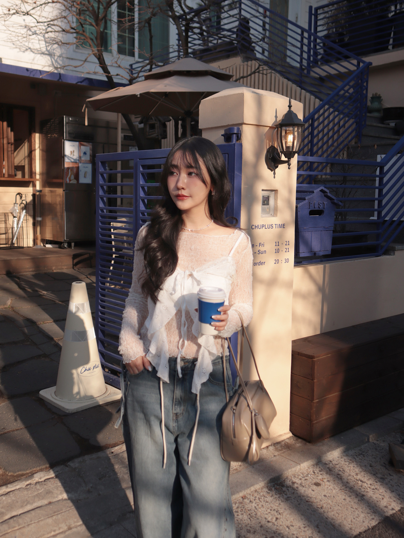 26B109 包色推薦! 彈性軟緹花拼接蕾絲領細肩帶背心 (韓國布料)