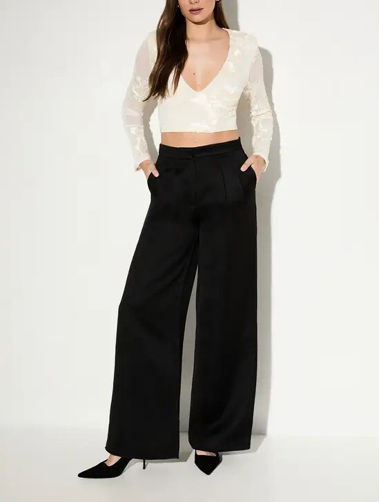 Ivory米白色立體紋路花朵網紗Crop Top