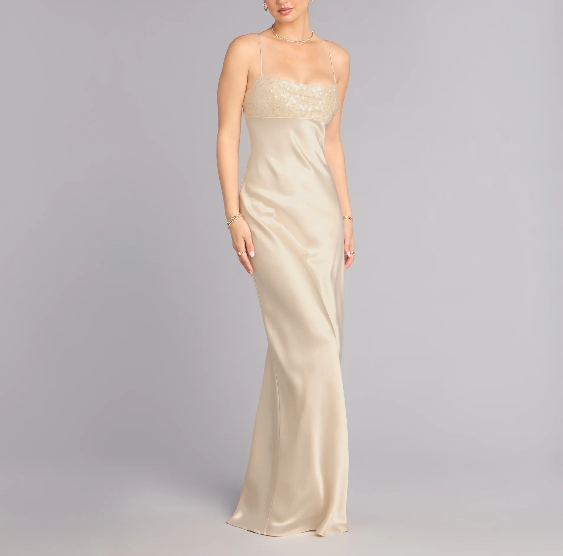 Gold Glam淡金色亮片緞面露背Formal Dress