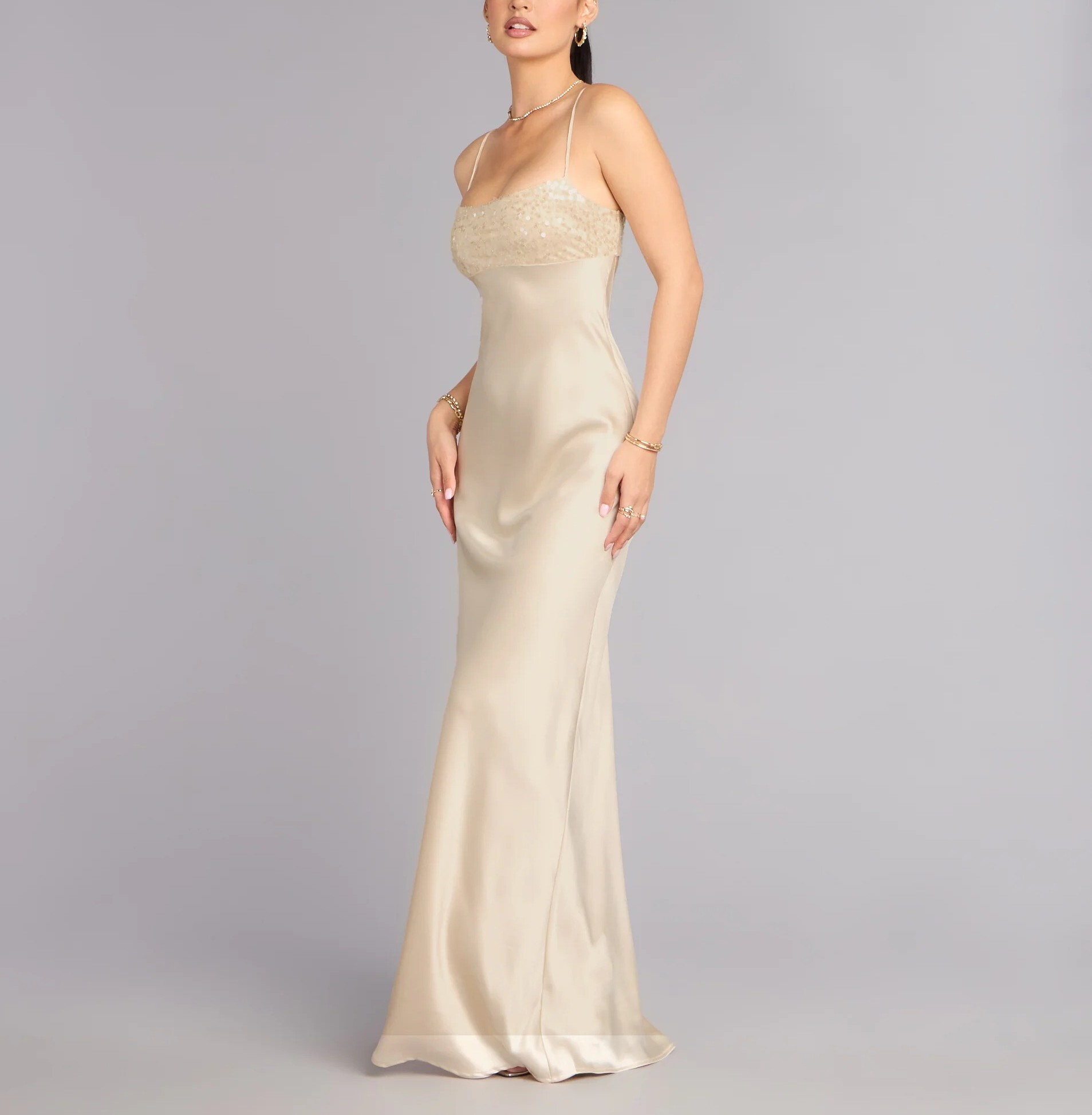 Gold Glam淡金色亮片緞面露背Formal Dress