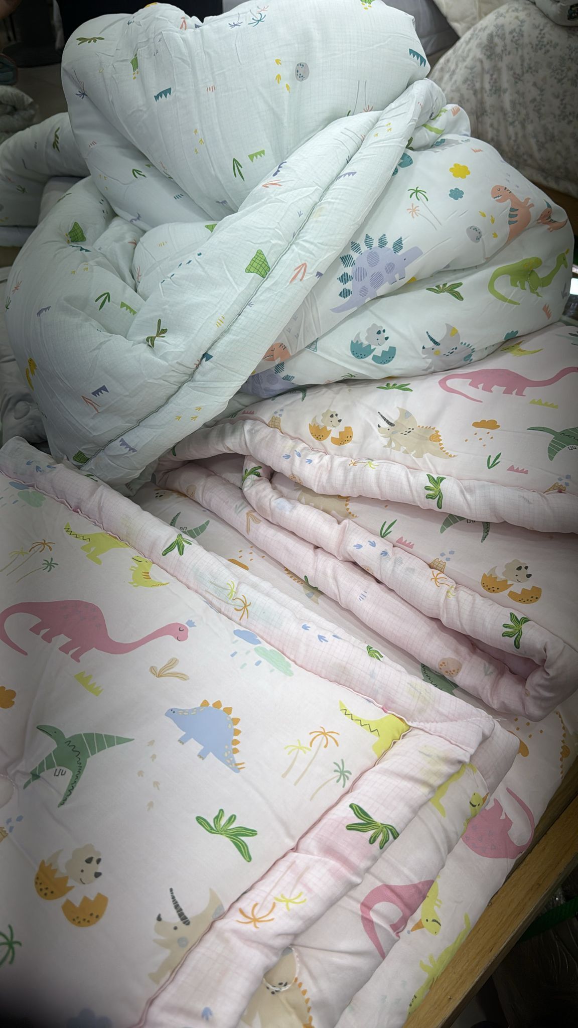 [韓國棉被] 天絲莫代爾・栗米棉填充｜童趣七彩恐龍 四季被 2色（關鍵字：GJ19）