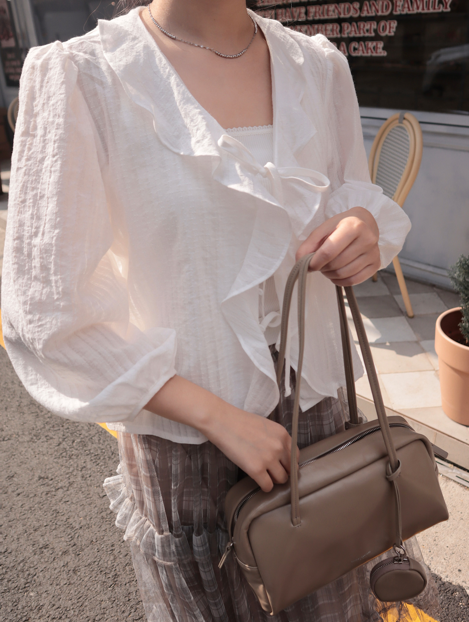 26B125 本期推薦! 剛剛好的日常浪漫 設計師款荷葉領襯衫/防曬外罩