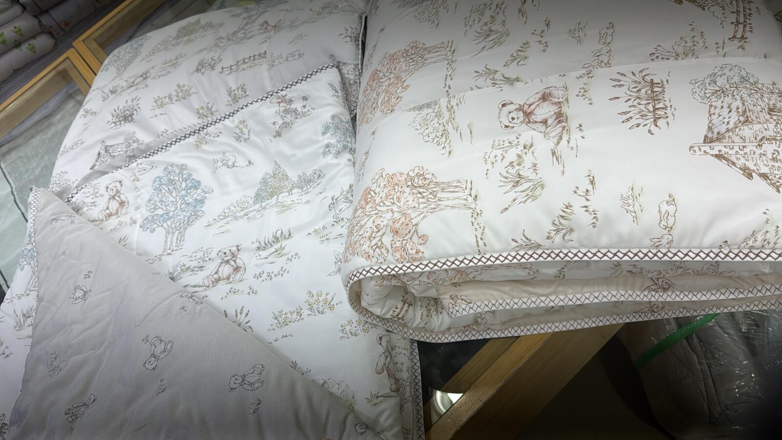 [韓國棉被] 膠原蛋白天絲・栗米棉填充｜小熊木屋樹林 四季被 2色（關鍵字：GJ33）