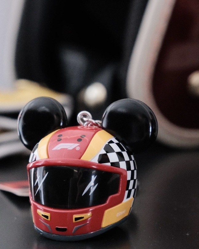 #預購 Disney x Formula 1 迪士尼 米奇 賽車頭盔 安全帽 吊飾 鑰匙圈