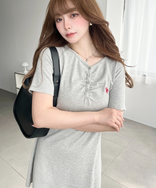 日本🇯🇵連線 Moment+ x U.S. POLO ASSN. 刺繡V領鈕扣短袖連身裙 小洋裝 刺繡 V領 連衣裙 連身裙 裙子 4色(任買兩件711免運)/預購