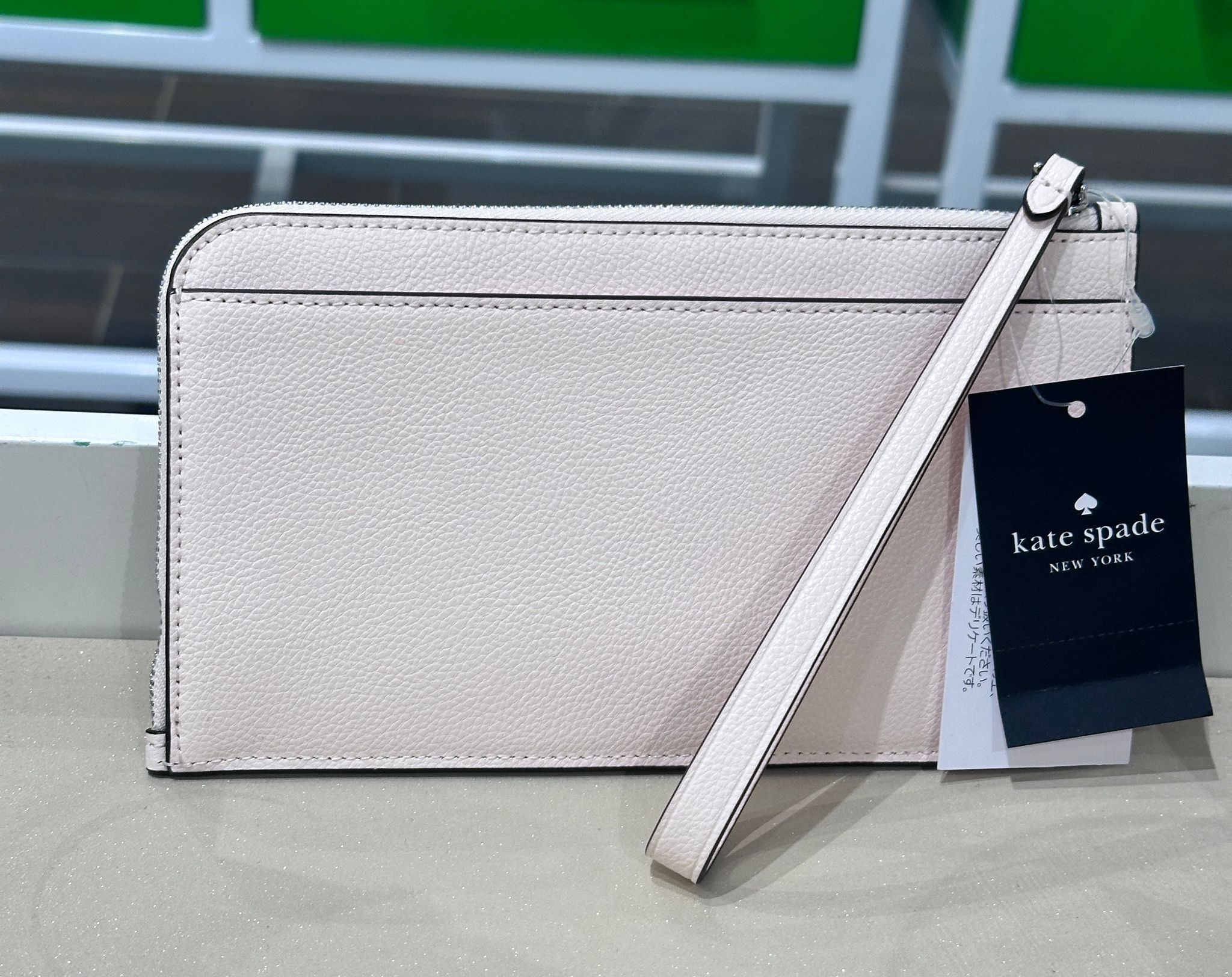 RQ142 KS 白色手拿包配立體黃色花花Lucy Floral Medium L-zip Wristlet