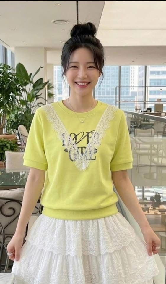 A 牌子拼Lace top ~155J