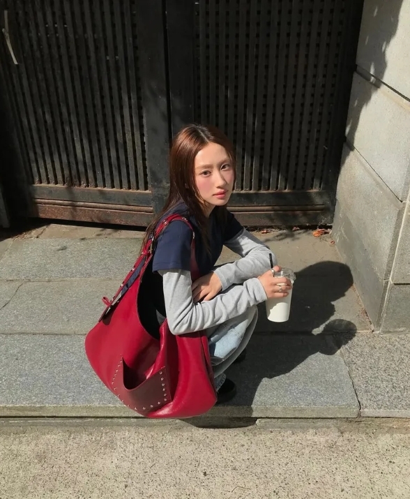 （預購）Leterie STUD BUCKLE REVERSIBLE 鉚釘雙面單肩包