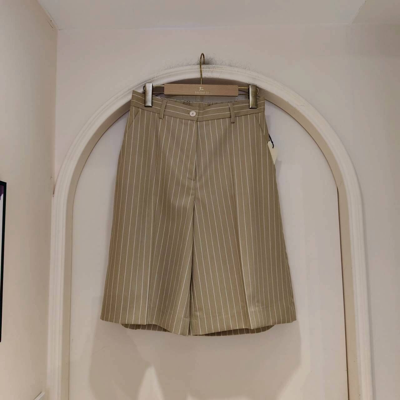 Clips more 經典款直條紋西裝五分褲